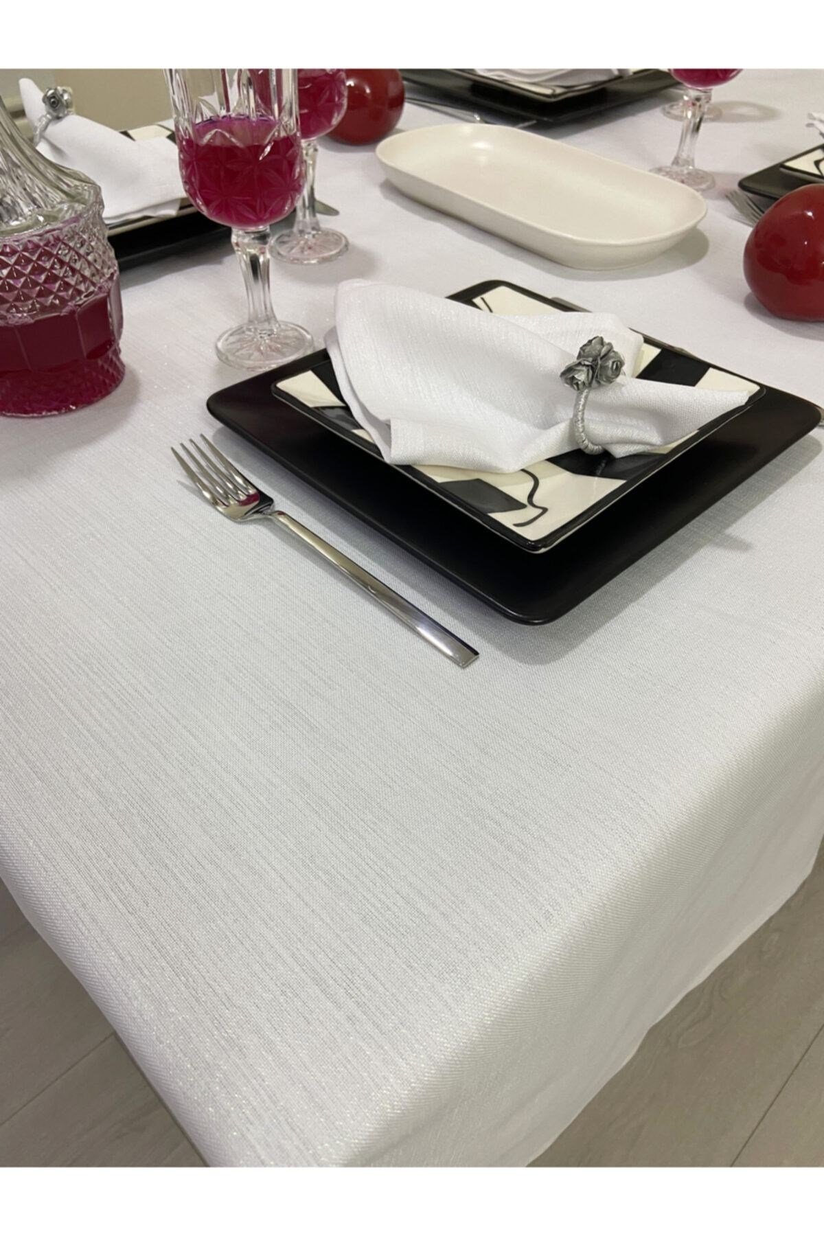 Keten Görünümlü Dertsiz Simli Masa Örtüsü Beyaz