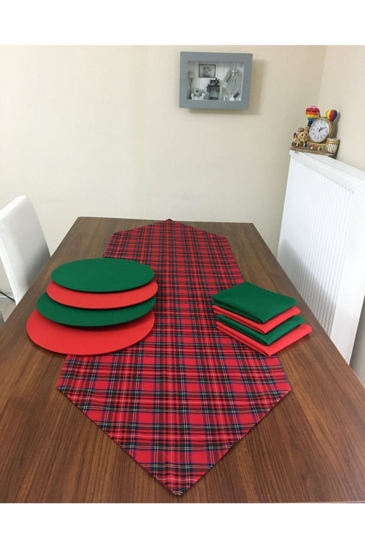 Kırmızı Yılbaşı Ekose Desenli Runner & Yeşil Ve Kırmızı Supla & Servis Peçetesi 4 Kişilik