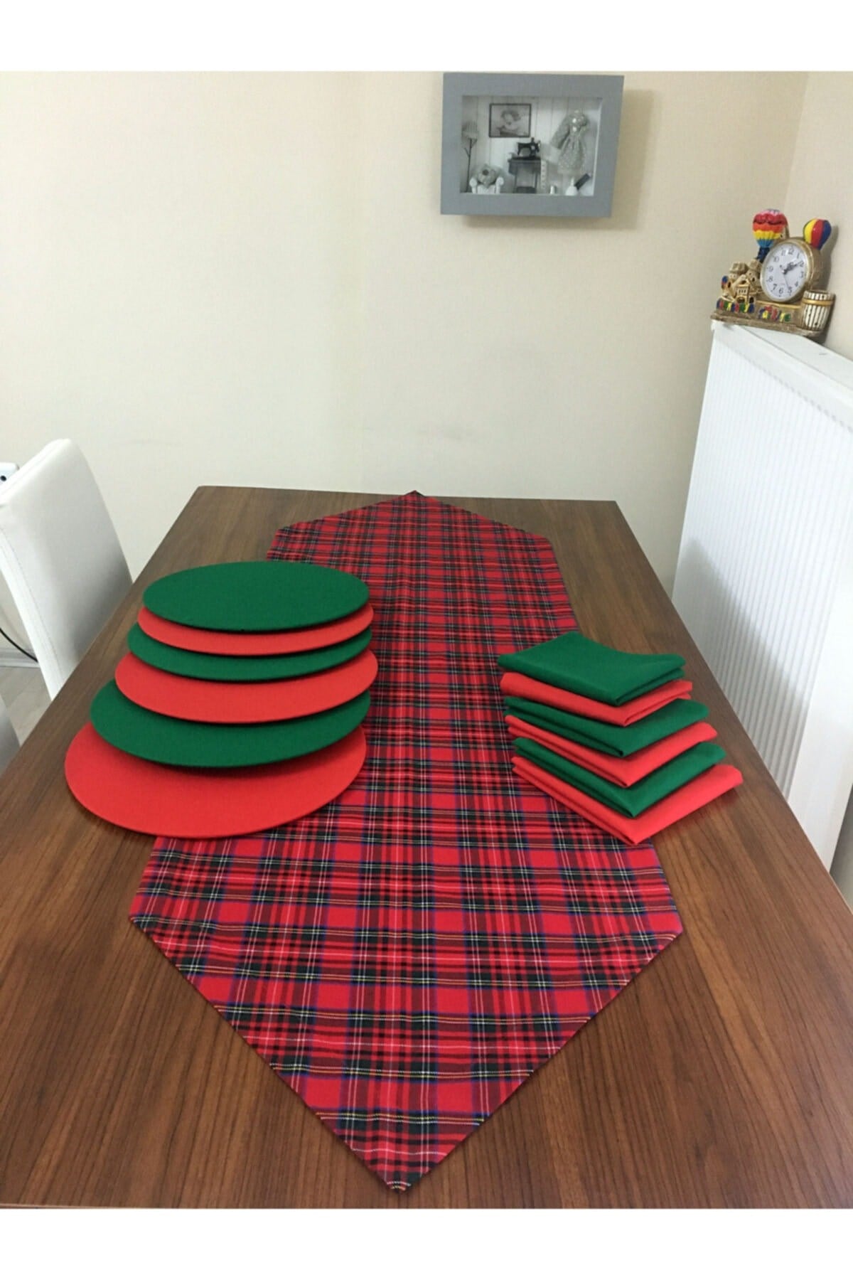 Kırmızı Yılbaşı Ekose Desenli Runner & Yeşil Ve Kırmızı Supla & Servis Peçetesi 6 Kişilik