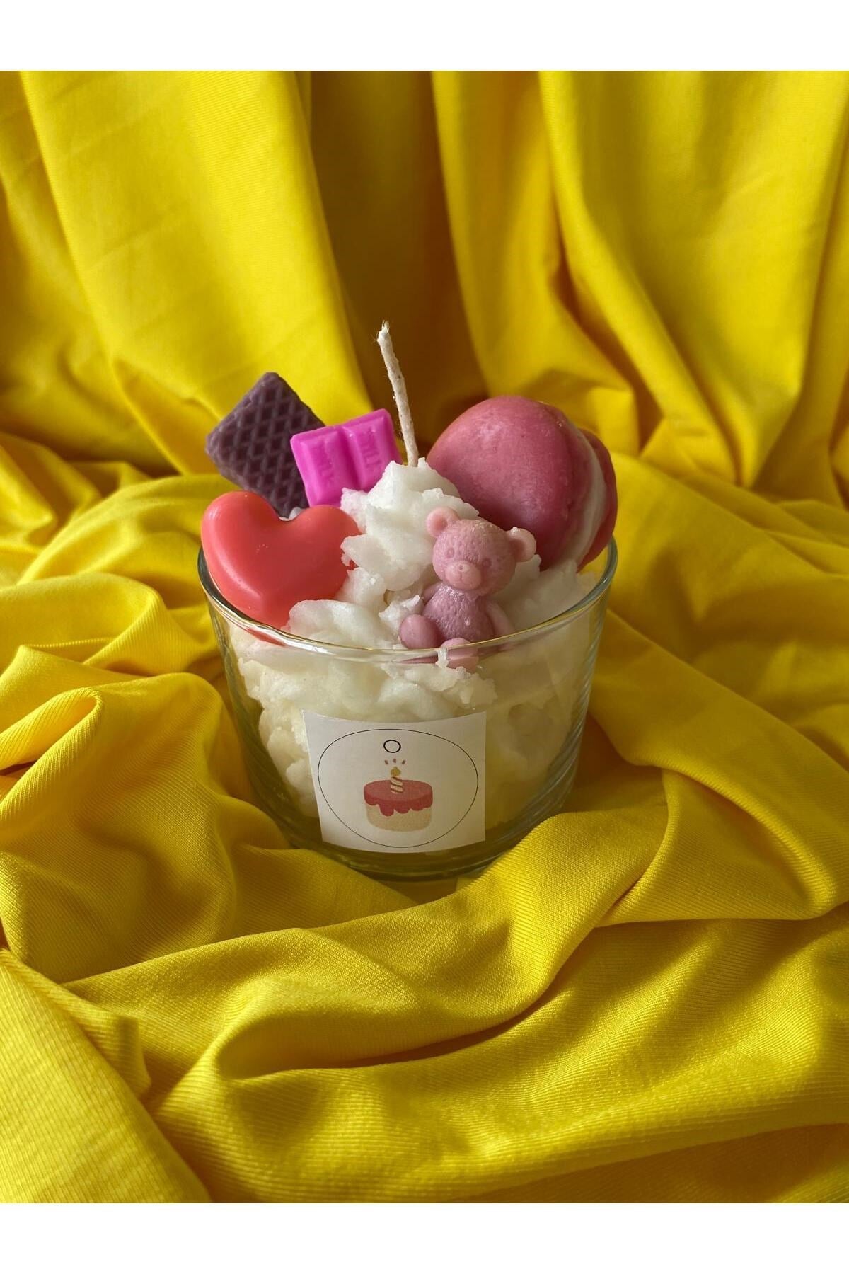 Kremalı Pembe Konsept Makaron ,Gofret ,Çikolata ,Kalp ,Ayıcık Temalı Çocuk Mumu