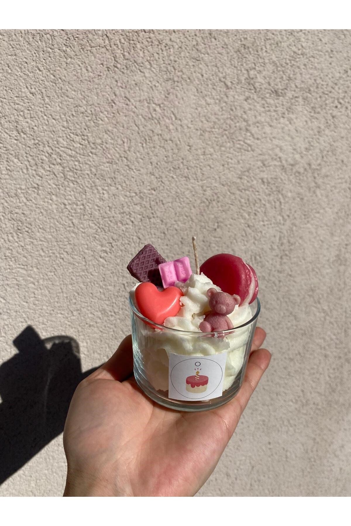 Kremalı Pembe Konsept Makaron ,Gofret ,Çikolata ,Kalp ,Ayıcık Temalı Çocuk Mumu