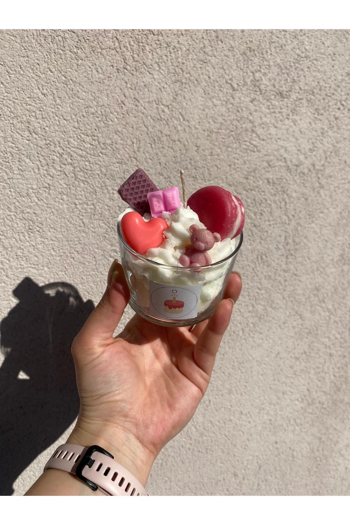 Kremalı Pembe Konsept Makaron ,Gofret ,Çikolata ,Kalp ,Ayıcık Temalı Çocuk Mumu
