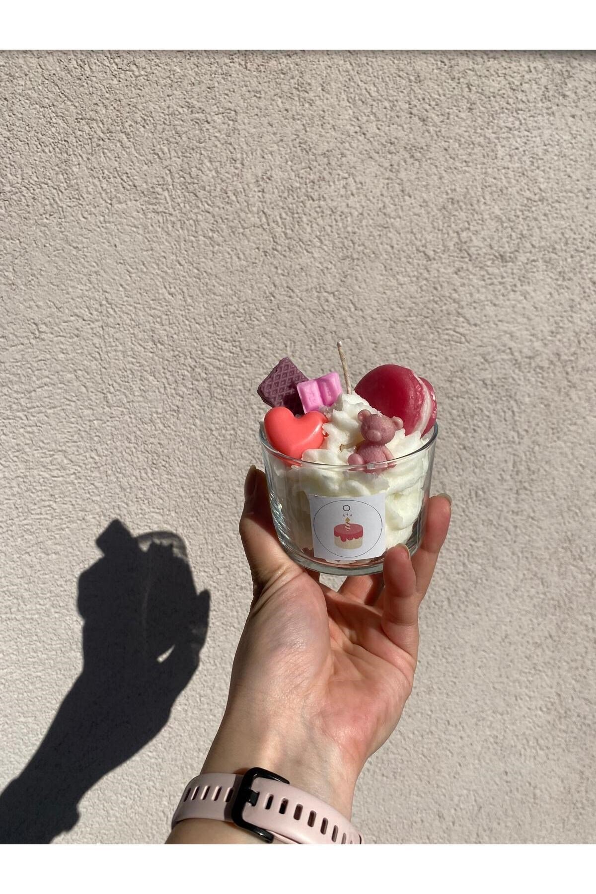 Kremalı Pembe Konsept Makaron ,Gofret ,Çikolata ,Kalp ,Ayıcık Temalı Çocuk Mumu