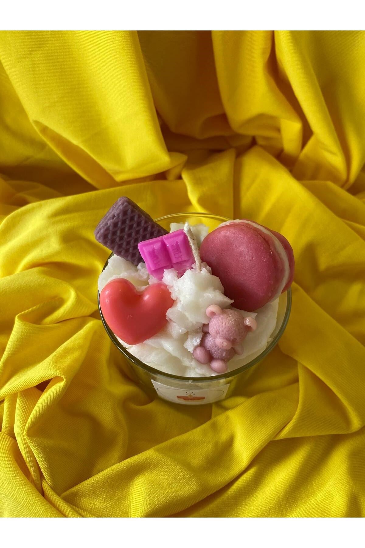 Kremalı Pembe Konsept Makaron ,Gofret ,Çikolata ,Kalp ,Ayıcık Temalı Çocuk Mumu