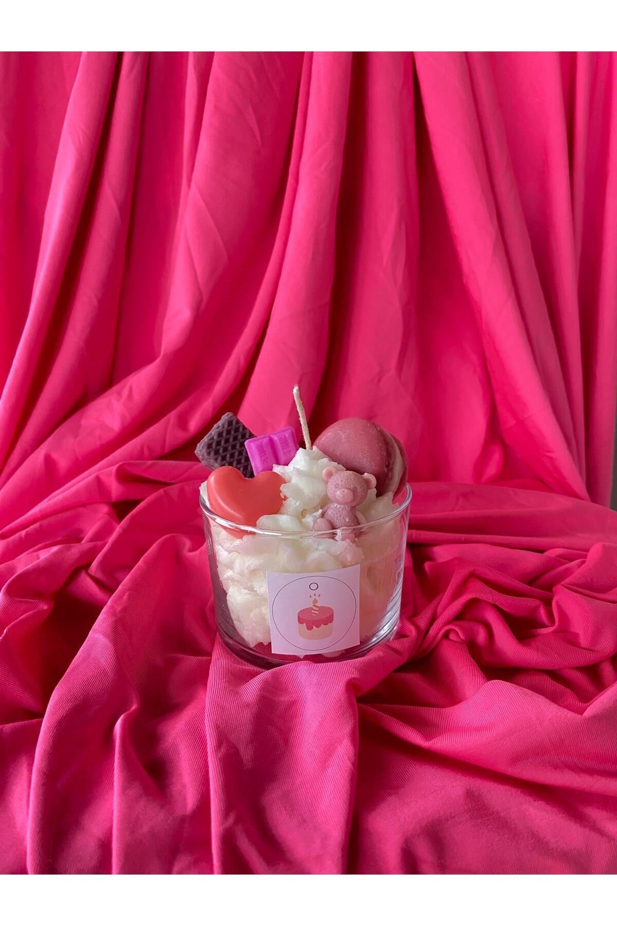 Kremalı Pembe Konsept Makaron ,Gofret ,Çikolata ,Kalp ,Ayıcık Temalı Çocuk Mumu
