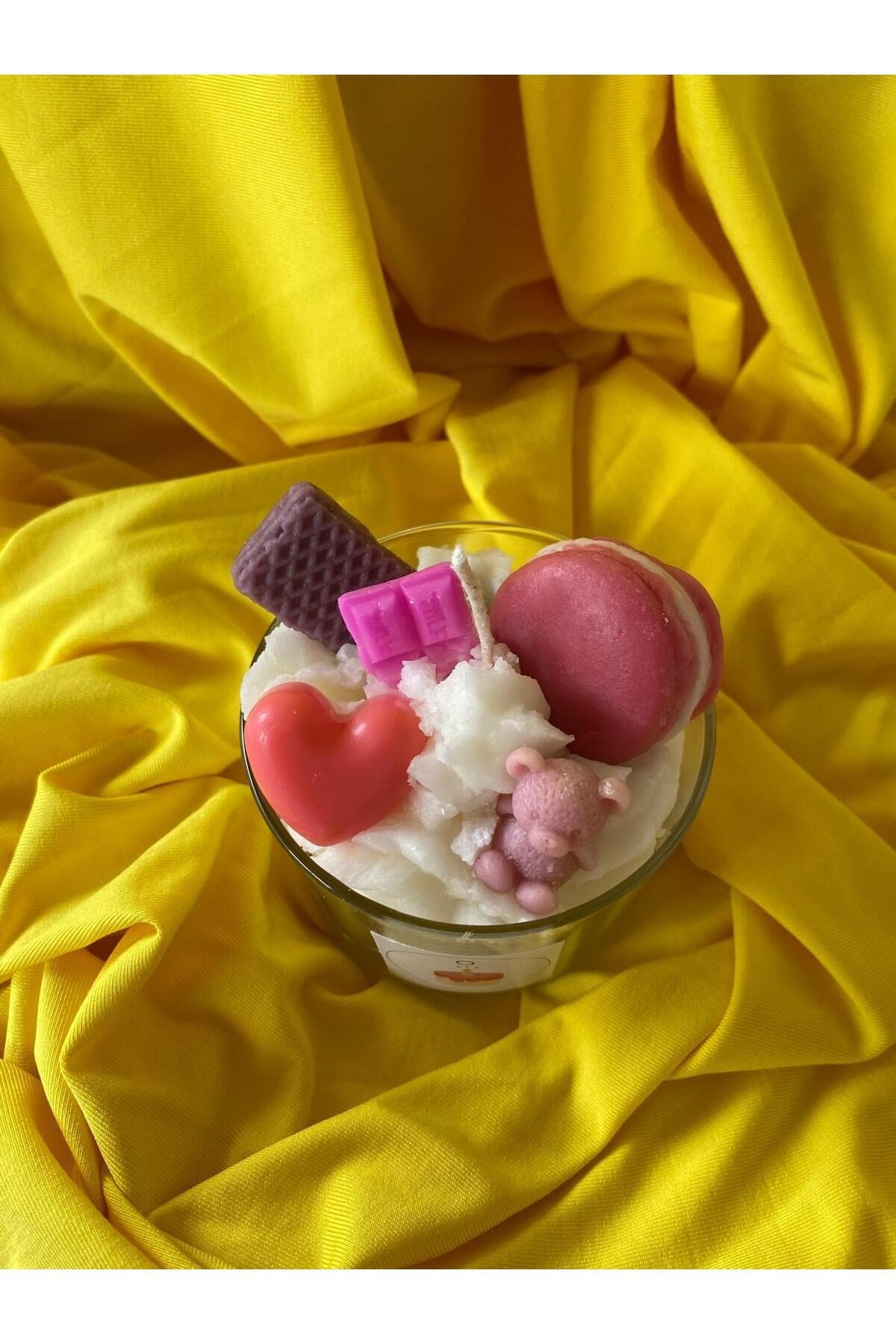 Kremalı Pembe Konsept Makaron ,Gofret ,Çikolata ,Kalp ,Ayıcık Temalı Çocuk Mumu