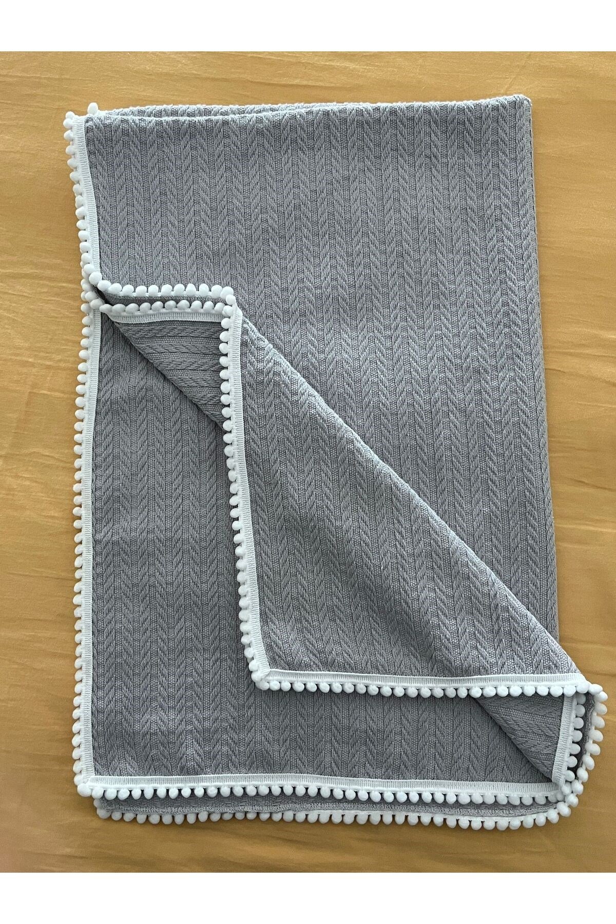 Pamuklu Örgü Desen Ponpon Detaylı Bebek Pikesi 80x115cm