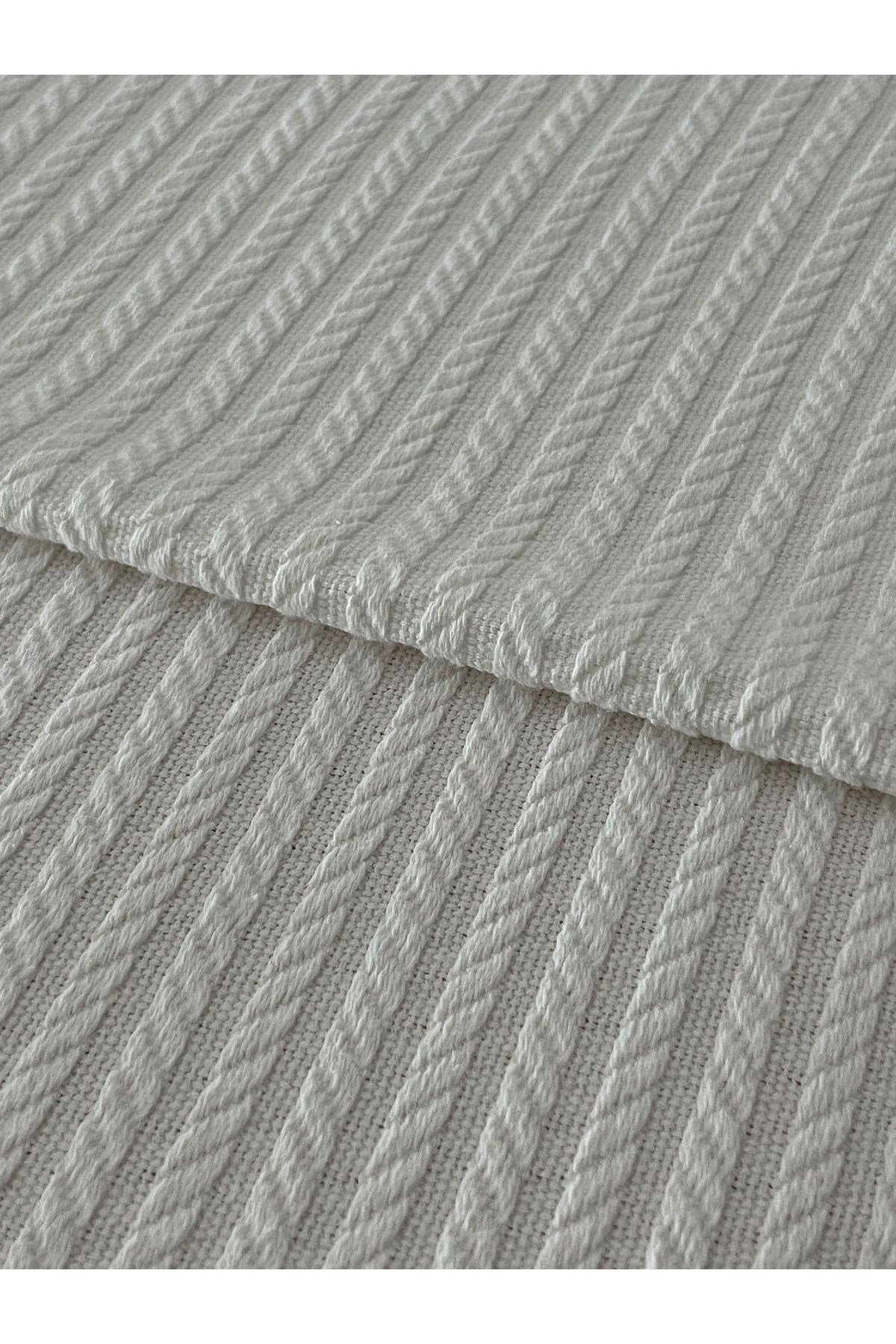 Pamuklu Örgü Desen Ponpon Detaylı Bebek Pikesi 80x115cm