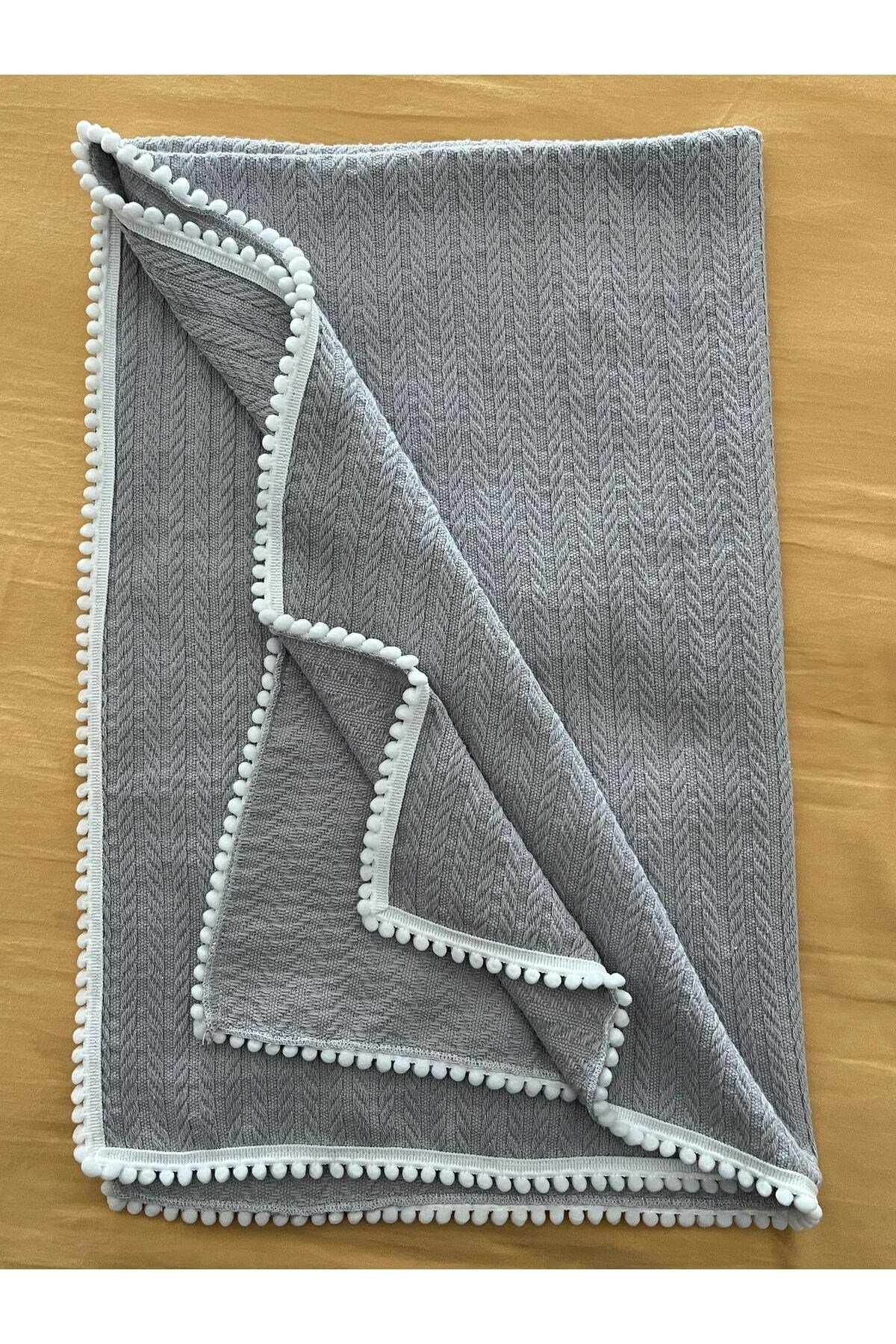 Pamuklu Örgü Desen Ponpon Detaylı Bebek Pikesi 80x115cm
