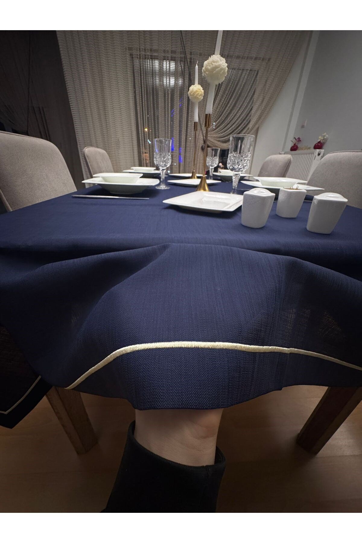 Piko Gold Sarma Detaylı Polyester Keten Dertsiz Masa Örtüsü Lacivert
