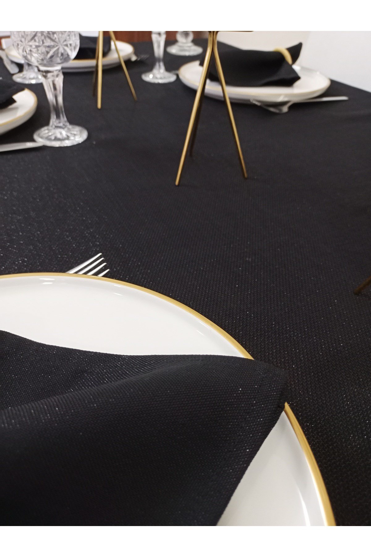 Piko Gold Sarma Detaylı Polyester Keten Dertsiz Masa Örtüsü Simli Siyah