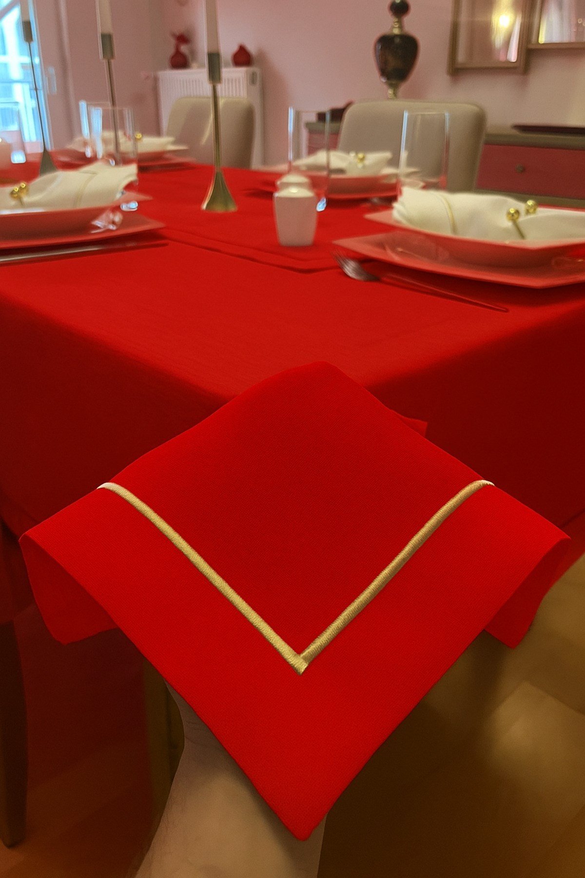 Piko Gold Sarma Detaylı Polyester Keten Dertsiz Masa Örtüsü Kırmızı