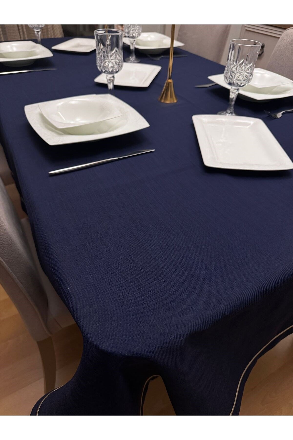 Piko Gold Sarma Detaylı Polyester Keten Dertsiz Masa Örtüsü Lacivert