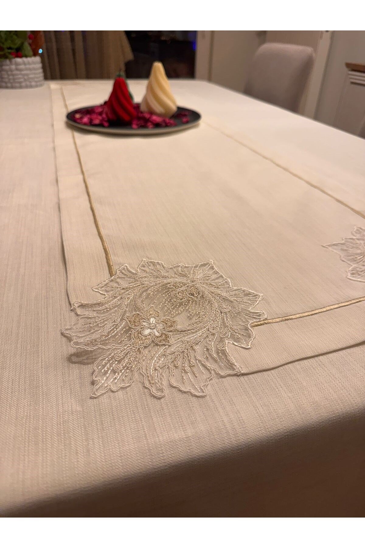 Piko Sarma Detaylı 4 Köşe Dantelli Runner 40 x 160 Krem