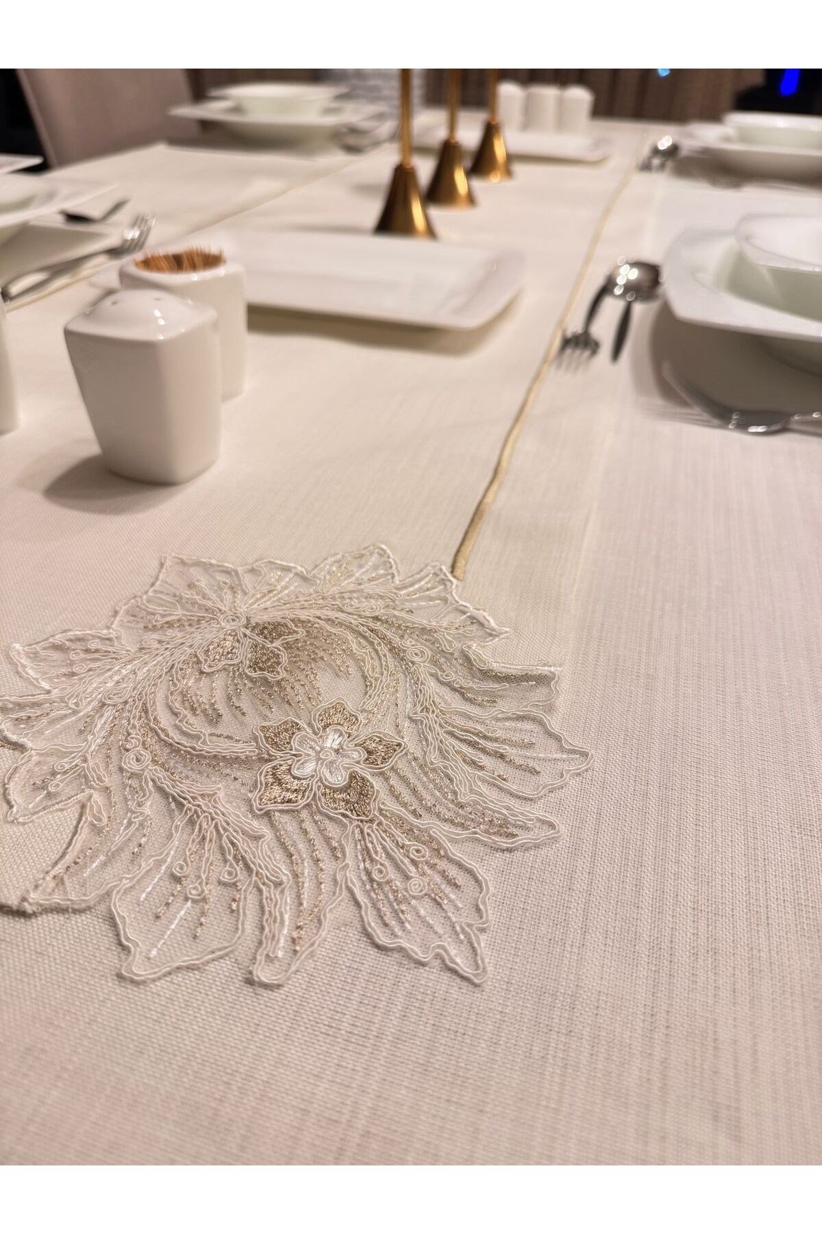 Piko Sarma Detaylı 4 Köşe Dantelli Runner 40 x 160 Krem