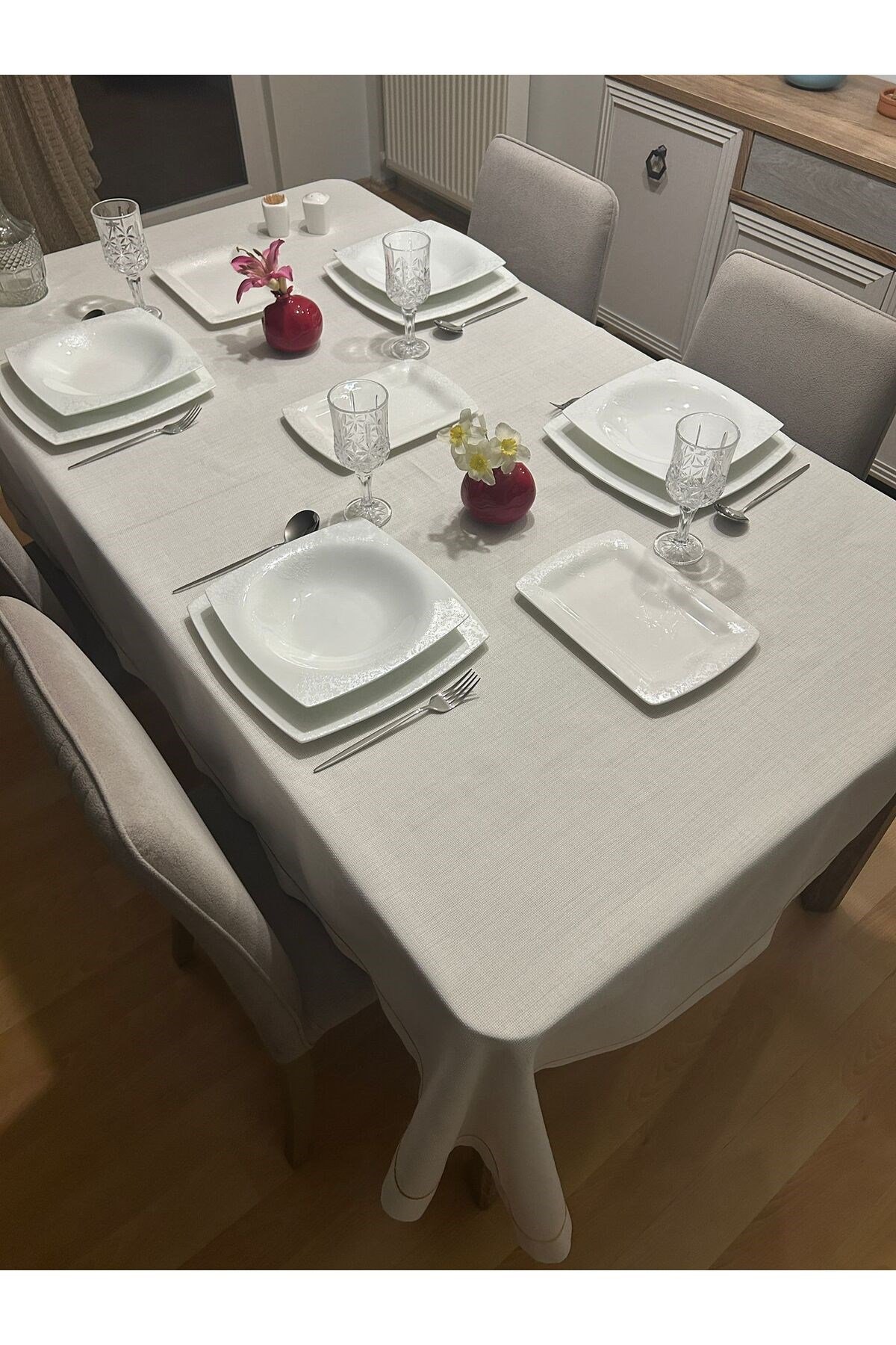 Piko Sarma Detaylı Polyester Keten Dertsiz Masa Örtüsü Krem