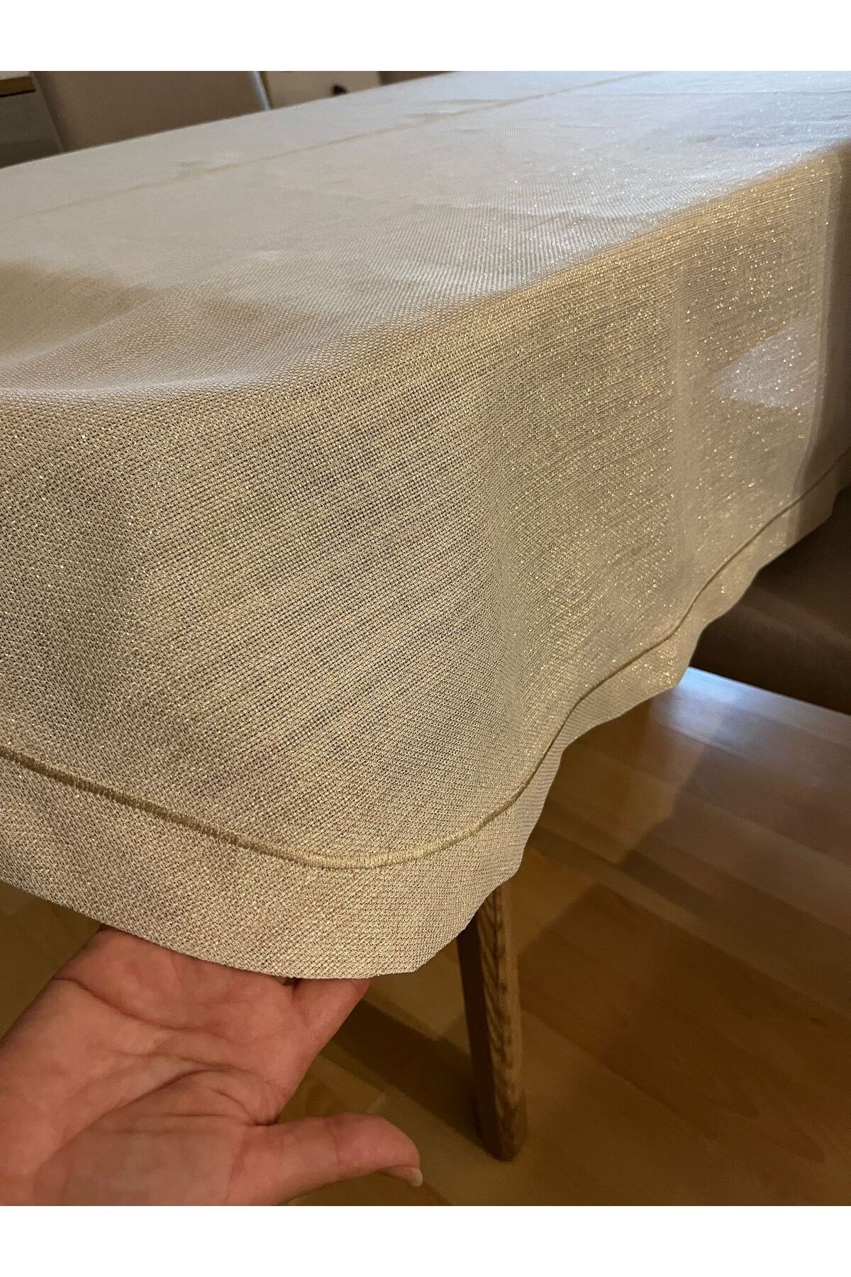 Piko Sarma Detaylı Polyester Keten Dertsiz Simli OVAL Masa Örtüsü Gold