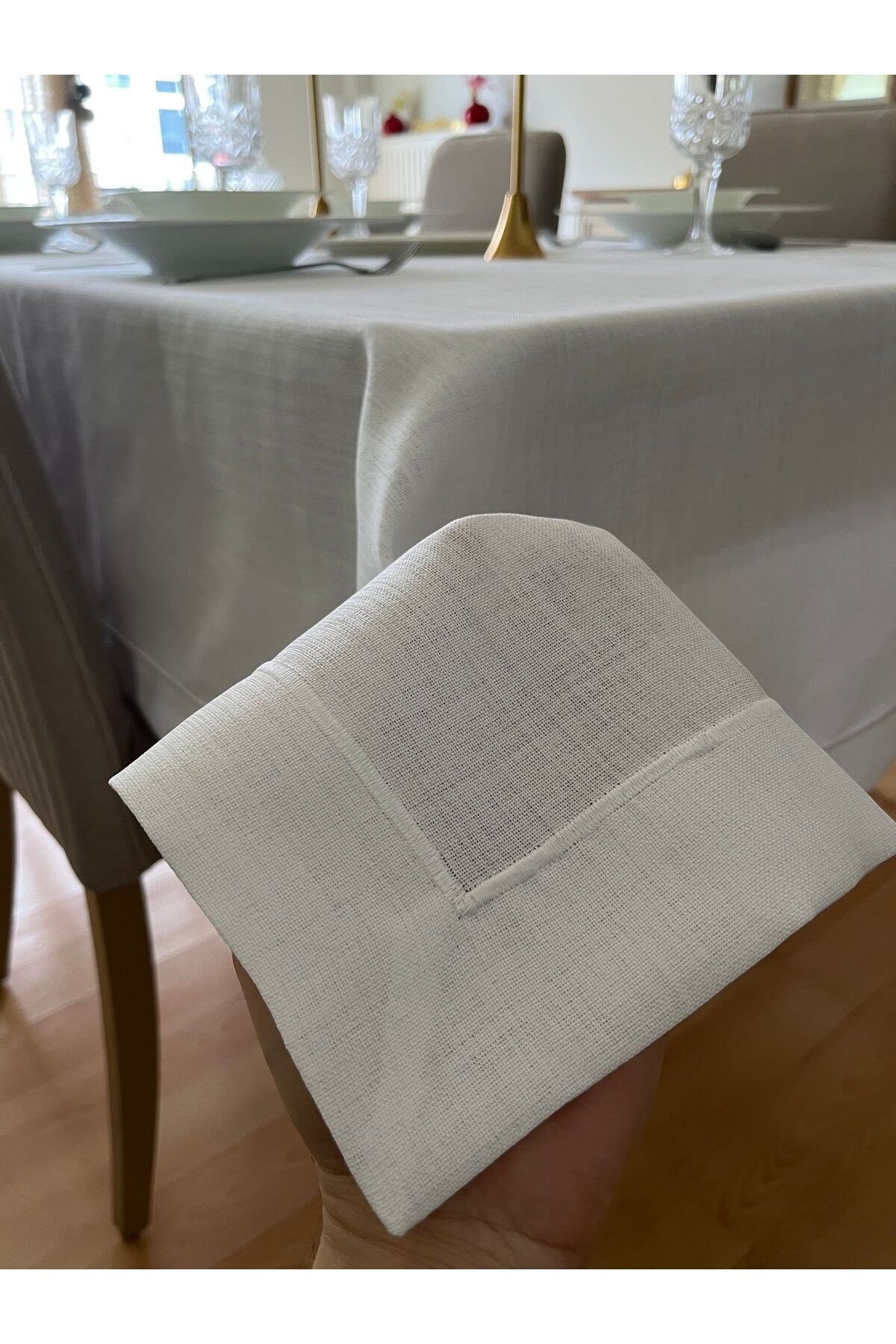 Piko Sarma Detaylı Polyester Keten Dertsiz Masa Örtüsü Beyaz + 12 Peçete