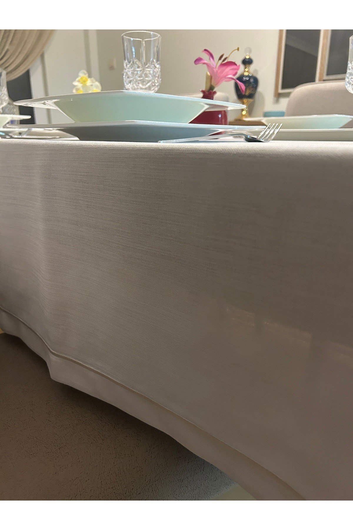 Piko Sarma Detaylı Polyester Keten Dertsiz Masa Örtüsü Kırık Beyaz