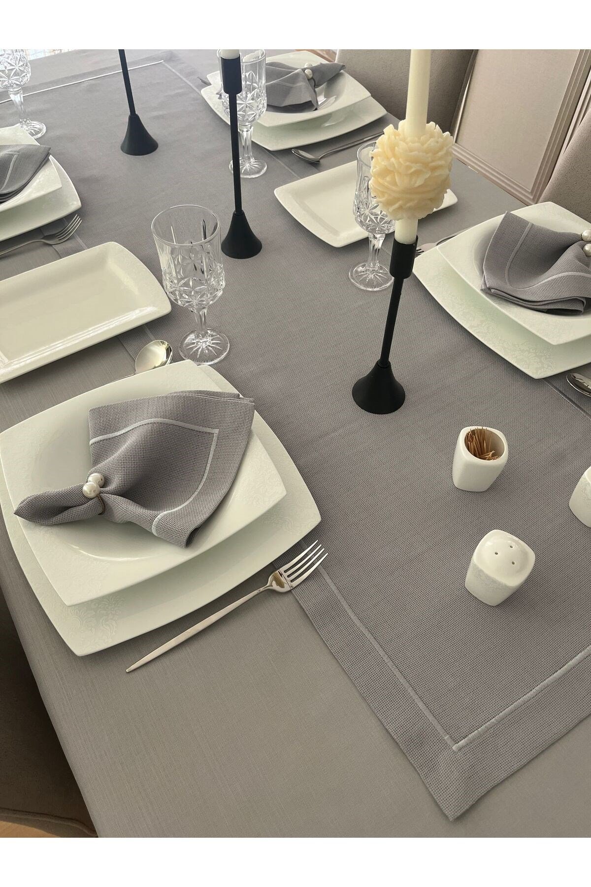 Piko Sarma Detaylı Polyester Keten Dertsiz Masa Örtüsü Gri + 12 Peçete + 1 Runner 14 Parça Takım