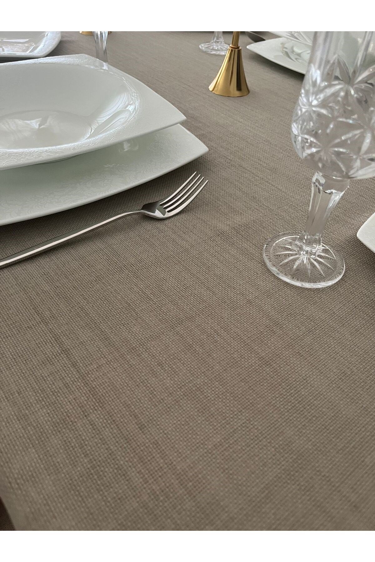Piko Sarma Detaylı Polyester Keten Dertsiz Masa Örtüsü Taş Rengi
