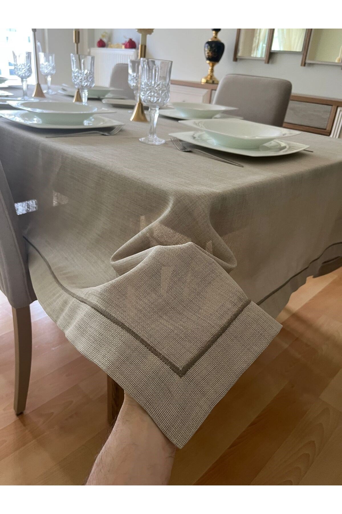 Piko Sarma Detaylı Polyester Keten Dertsiz Masa Örtüsü Taş Rengi