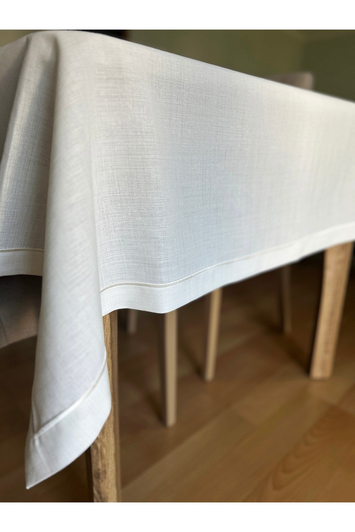 Piko Sarma Detaylı Polyester Keten Dertsiz Masa Örtüsü Krem