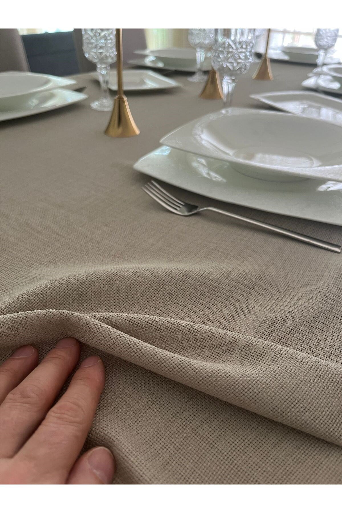 Piko Sarma Detaylı Polyester Keten Dertsiz Masa Örtüsü Taş Rengi