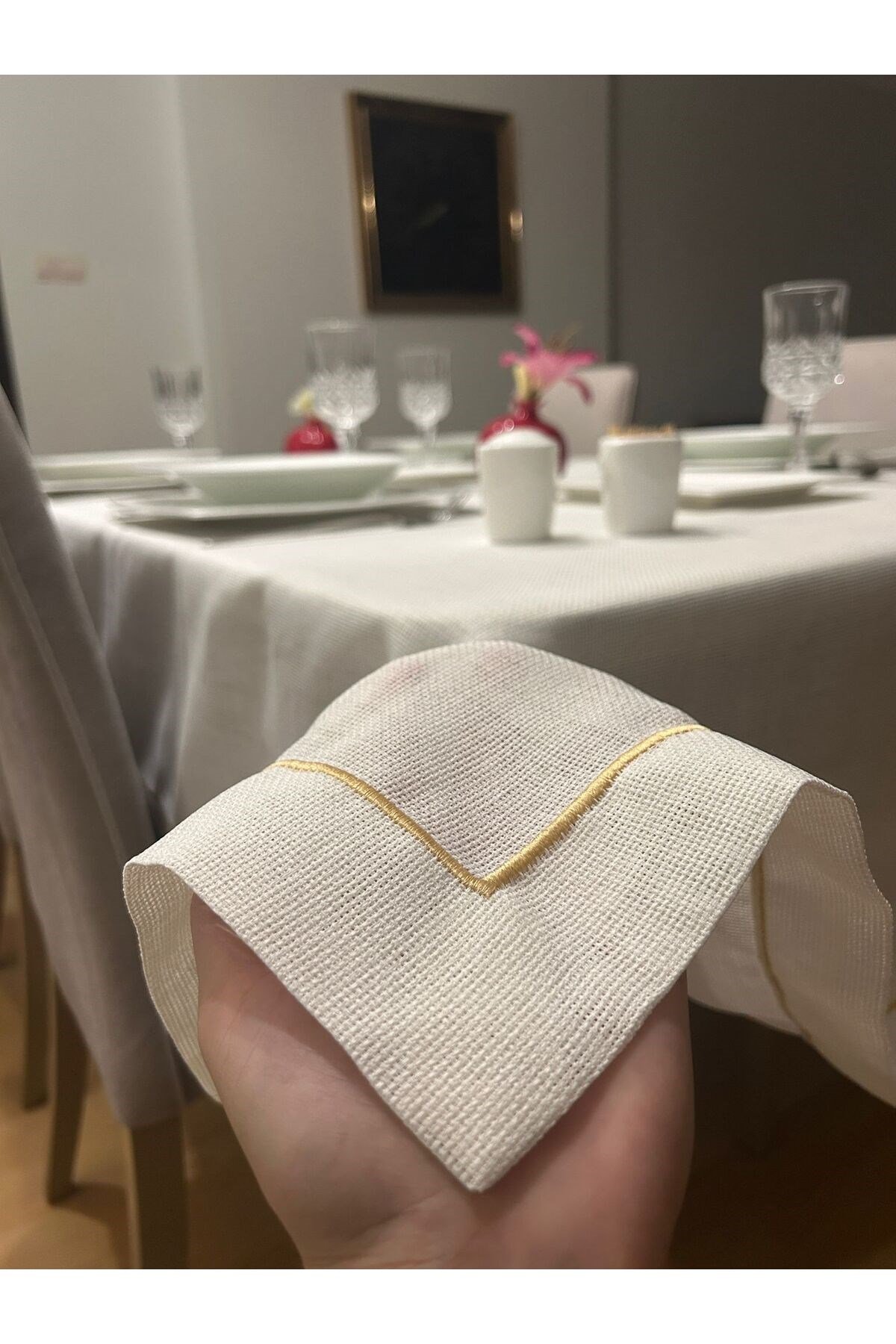 Piko Sarma Detaylı Polyester Keten Dertsiz Masa Örtüsü Krem