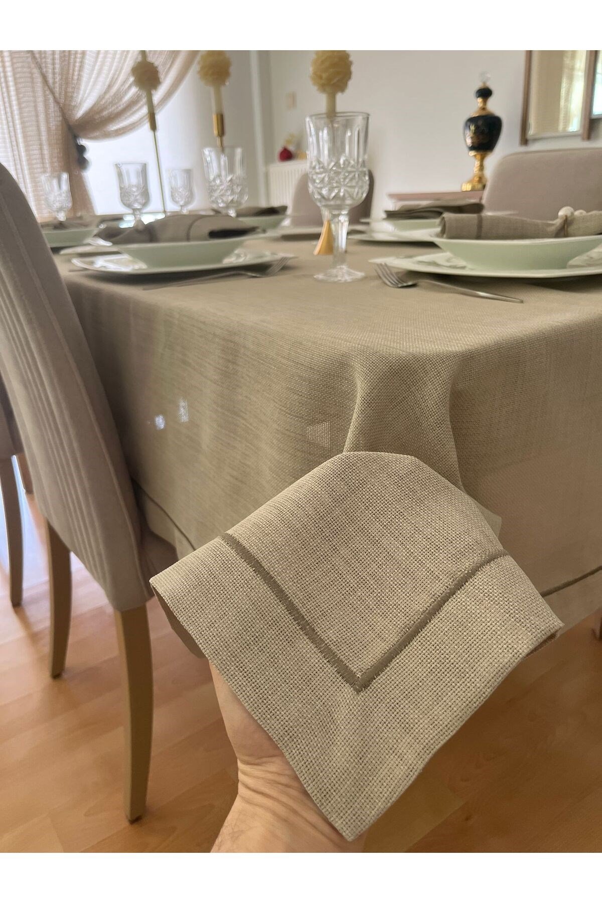Piko Sarma Detaylı Polyester Keten Dertsiz Masa Örtüsü Taş Rengi + 6 Peçete