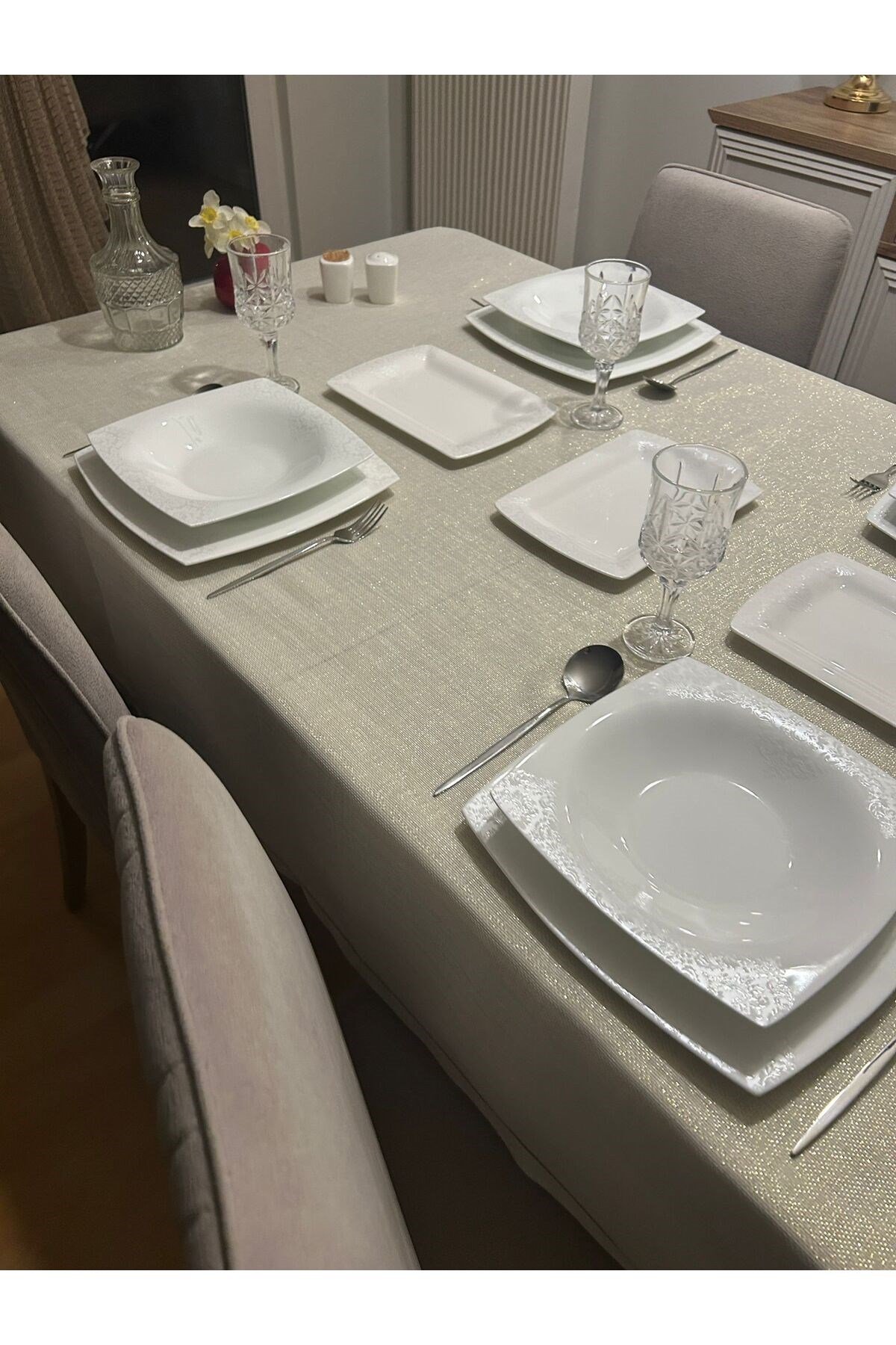 Piko Sarma Detaylı Polyester Keten Dertsiz Simli Masa Örtüsü Gold
