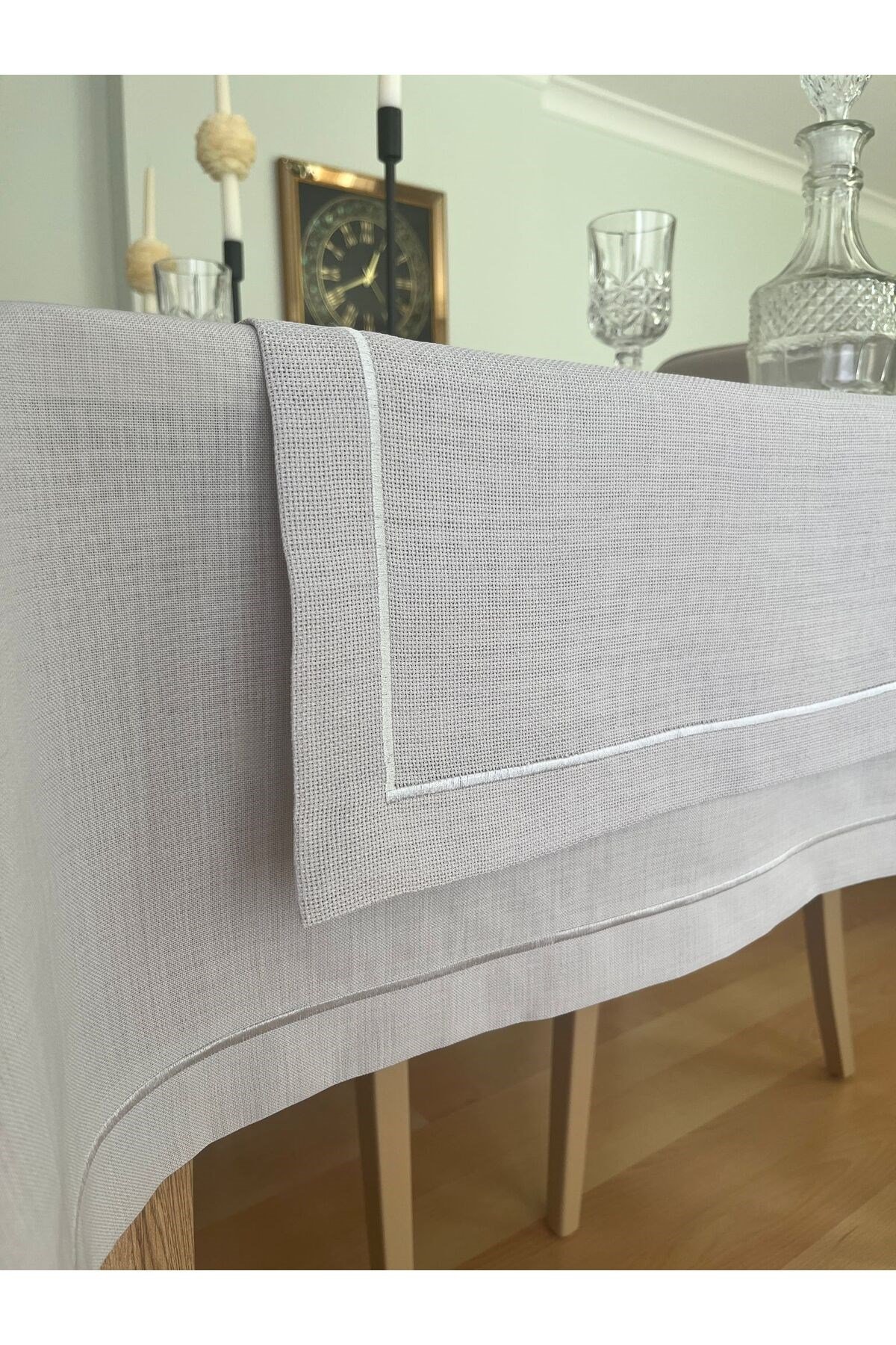 Piko Sarma Detaylı Polyester Keten Dertsiz Masa Örtüsü Gri + 12 Peçete + 1 Runner 14 Parça Takım
