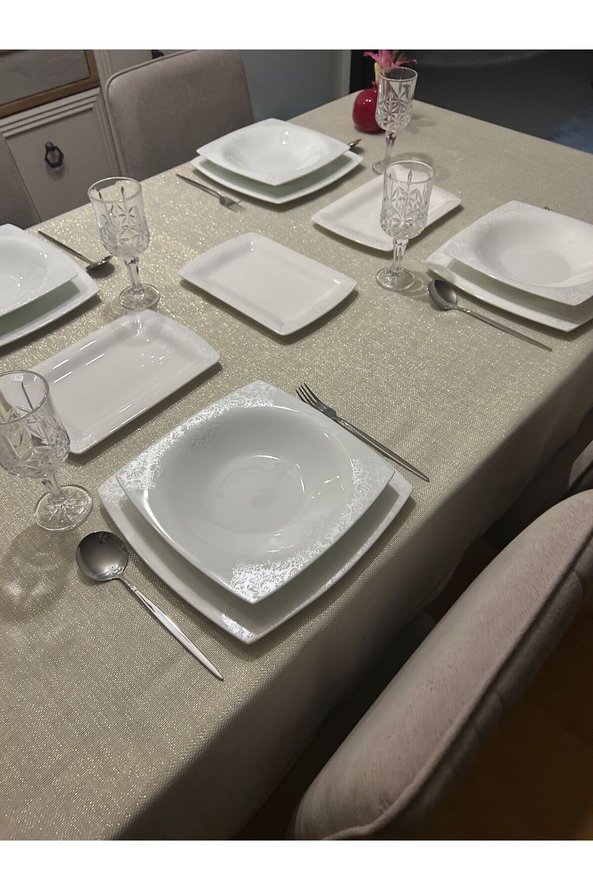 Piko Sarma Detaylı Polyester Keten Dertsiz Simli Masa Örtüsü Gold