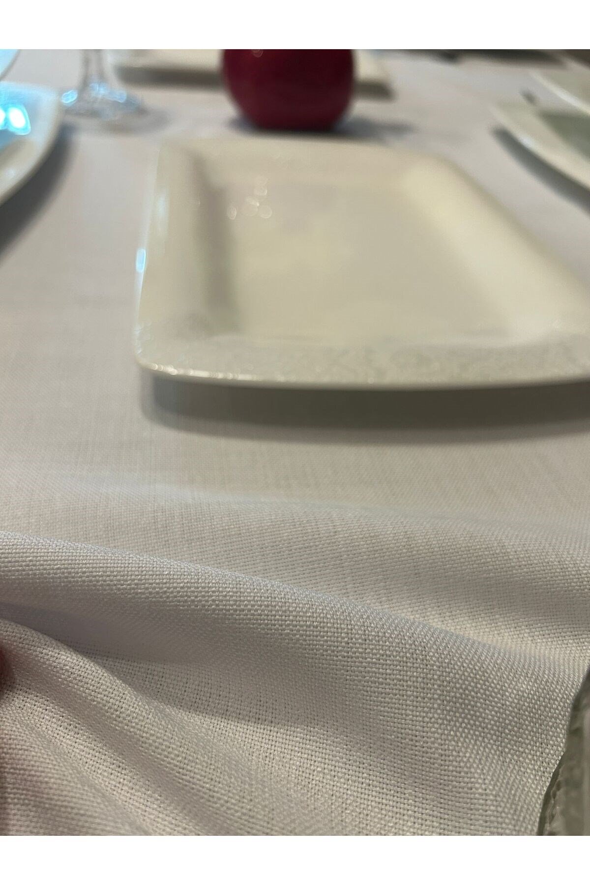 Piko Sarma Detaylı Polyester Keten Dertsiz Masa Örtüsü Kırık Beyaz