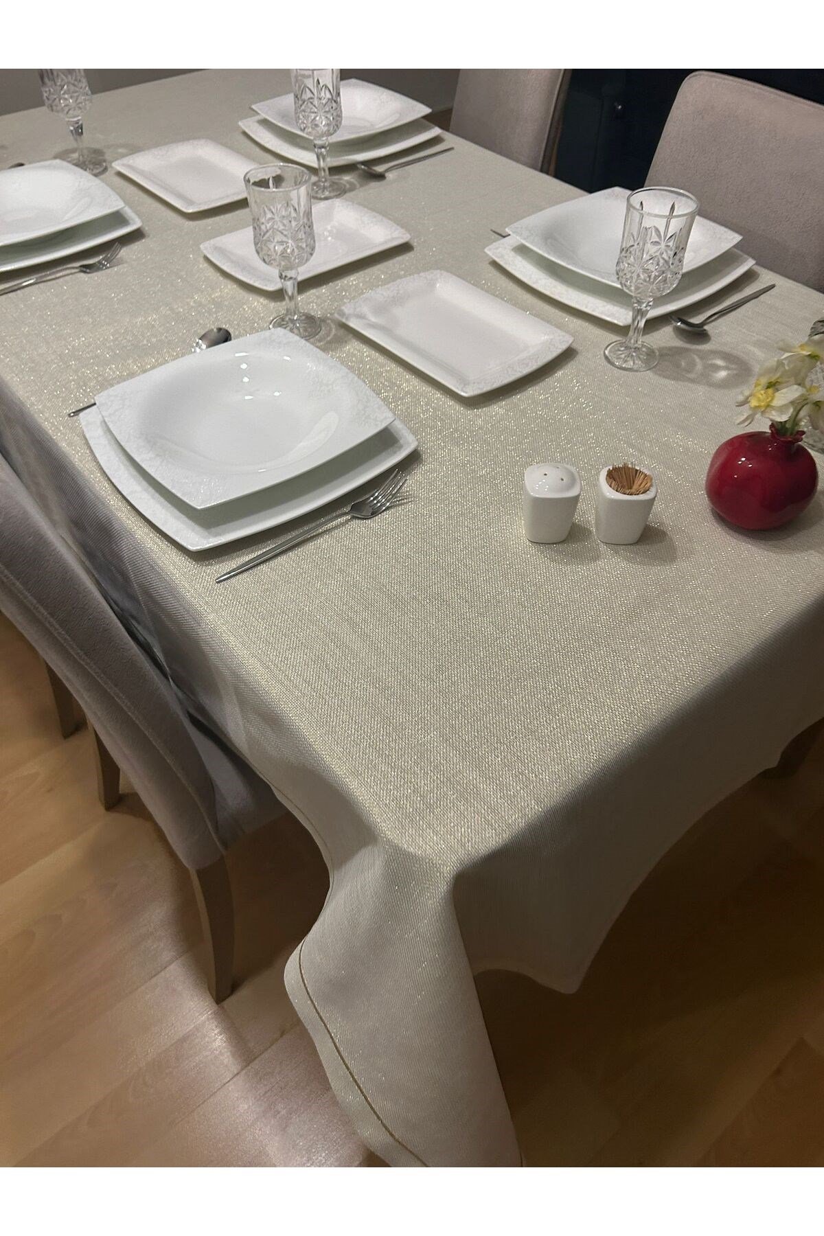 Piko Sarma Detaylı Polyester Keten Dertsiz Simli Masa Örtüsü Gold