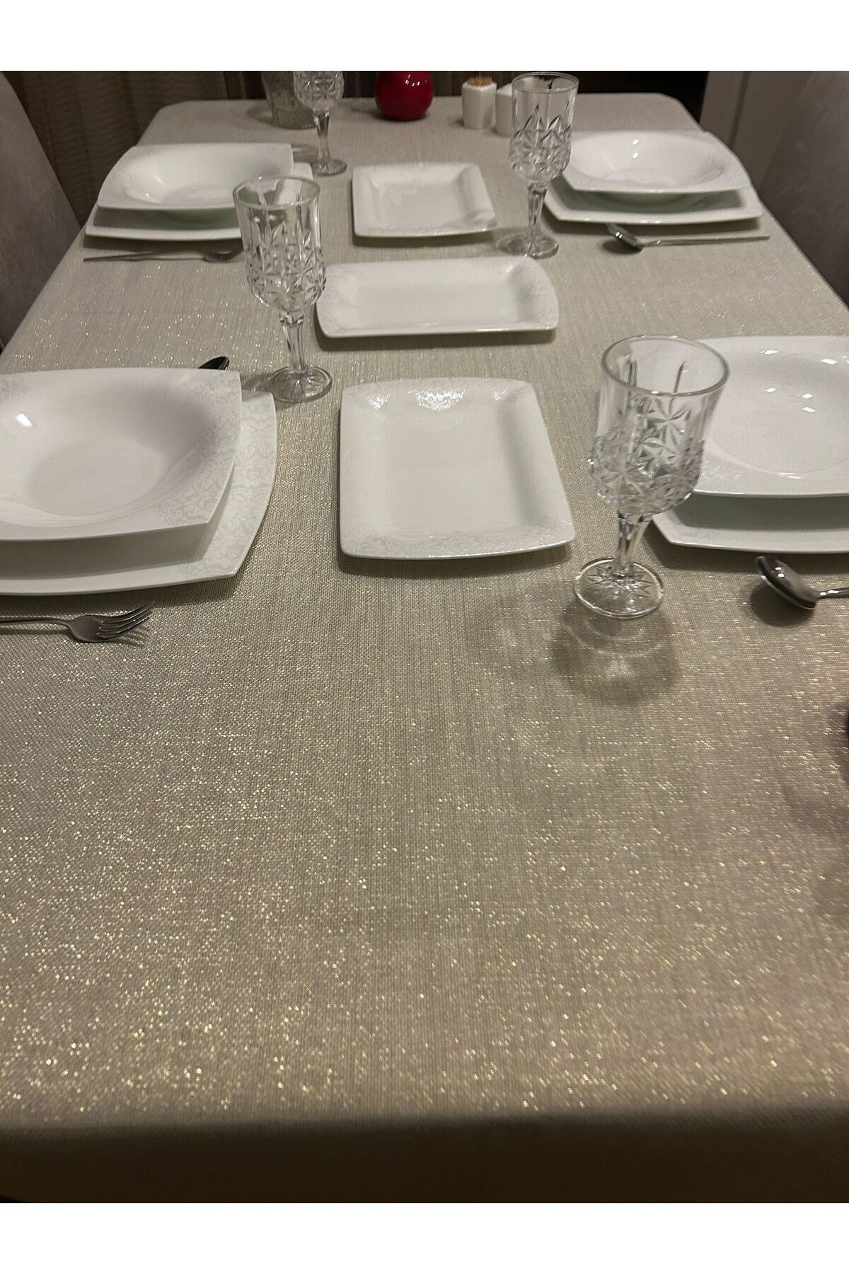 Piko Sarma Detaylı Polyester Keten Dertsiz Simli Masa Örtüsü Gold