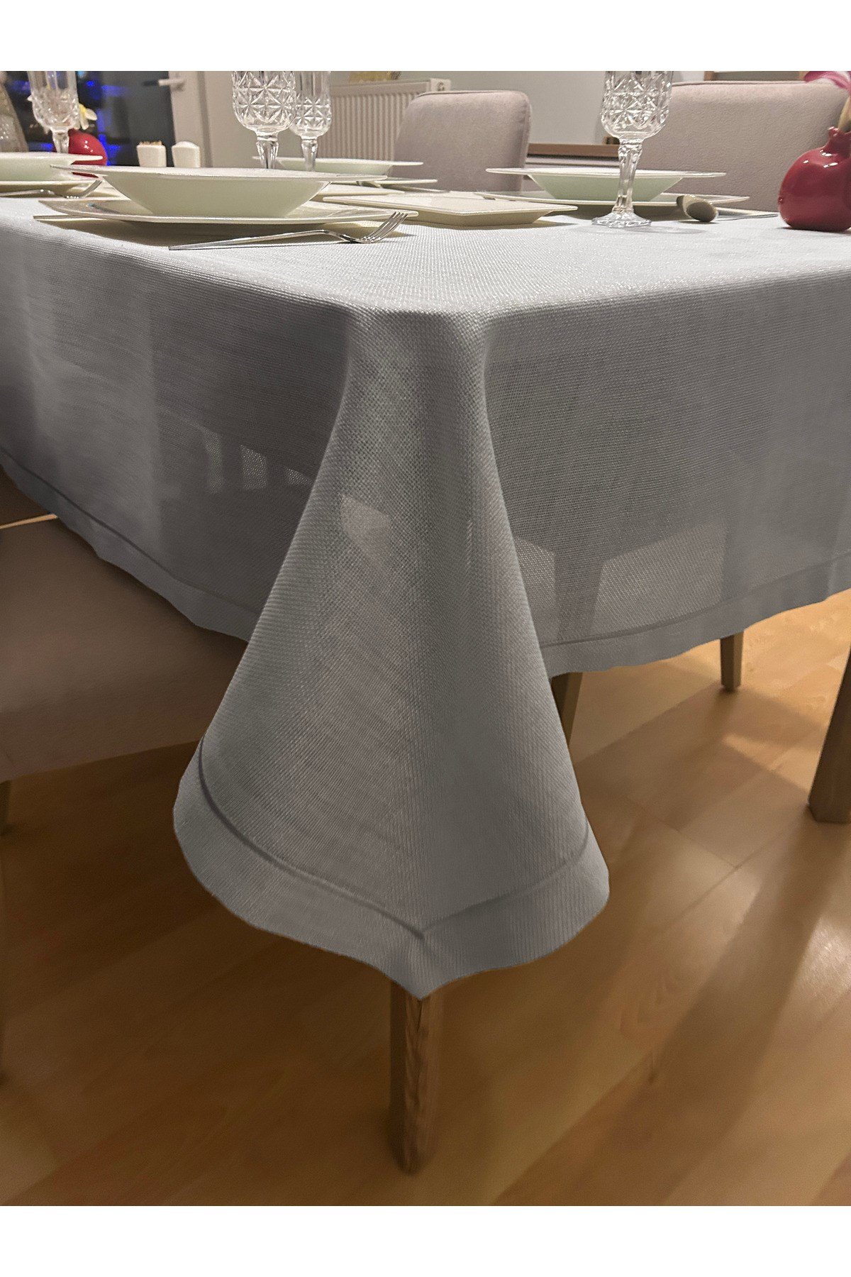 Piko Sarma Detaylı Polyester Keten Dertsiz Simli Masa Örtüsü Gümüş
