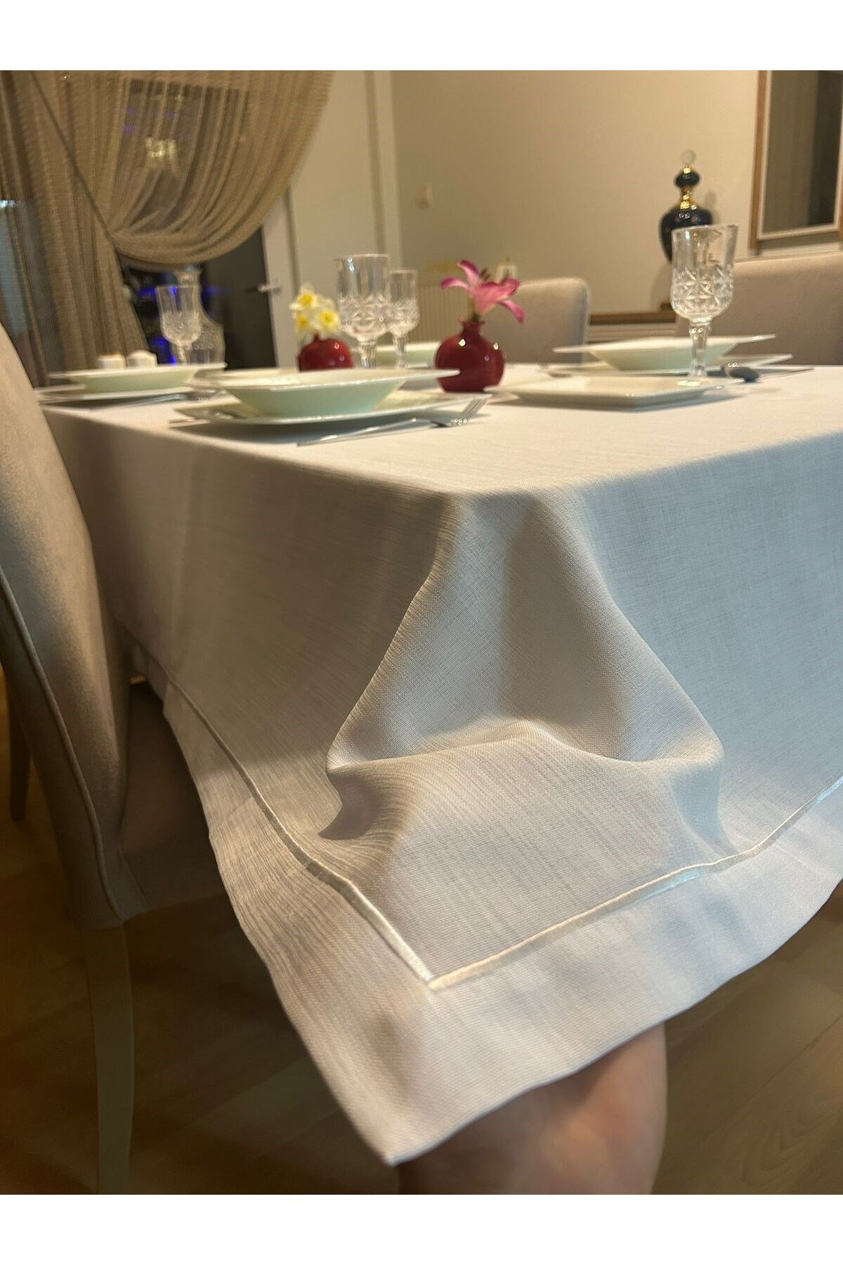 Piko Sarma Detaylı Polyester Keten Dertsiz Masa Örtüsü Kırık Beyaz