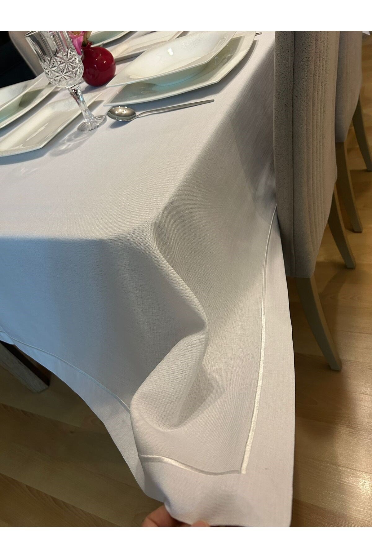 Piko Sarma Detaylı Polyester Keten Dertsiz Masa Örtüsü Kırık Beyaz