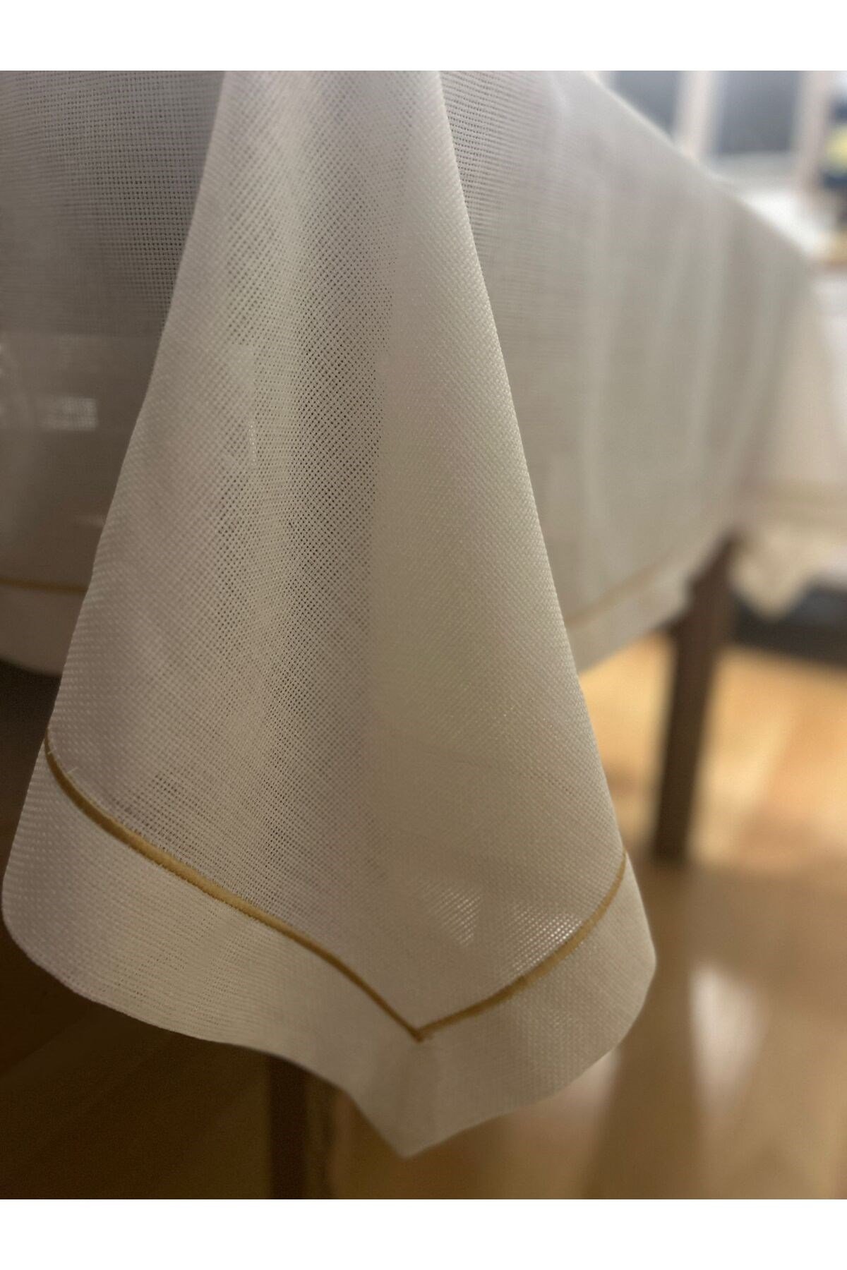 Piko Sarma Detaylı Polyester Keten Dertsiz Masa Örtüsü Krem