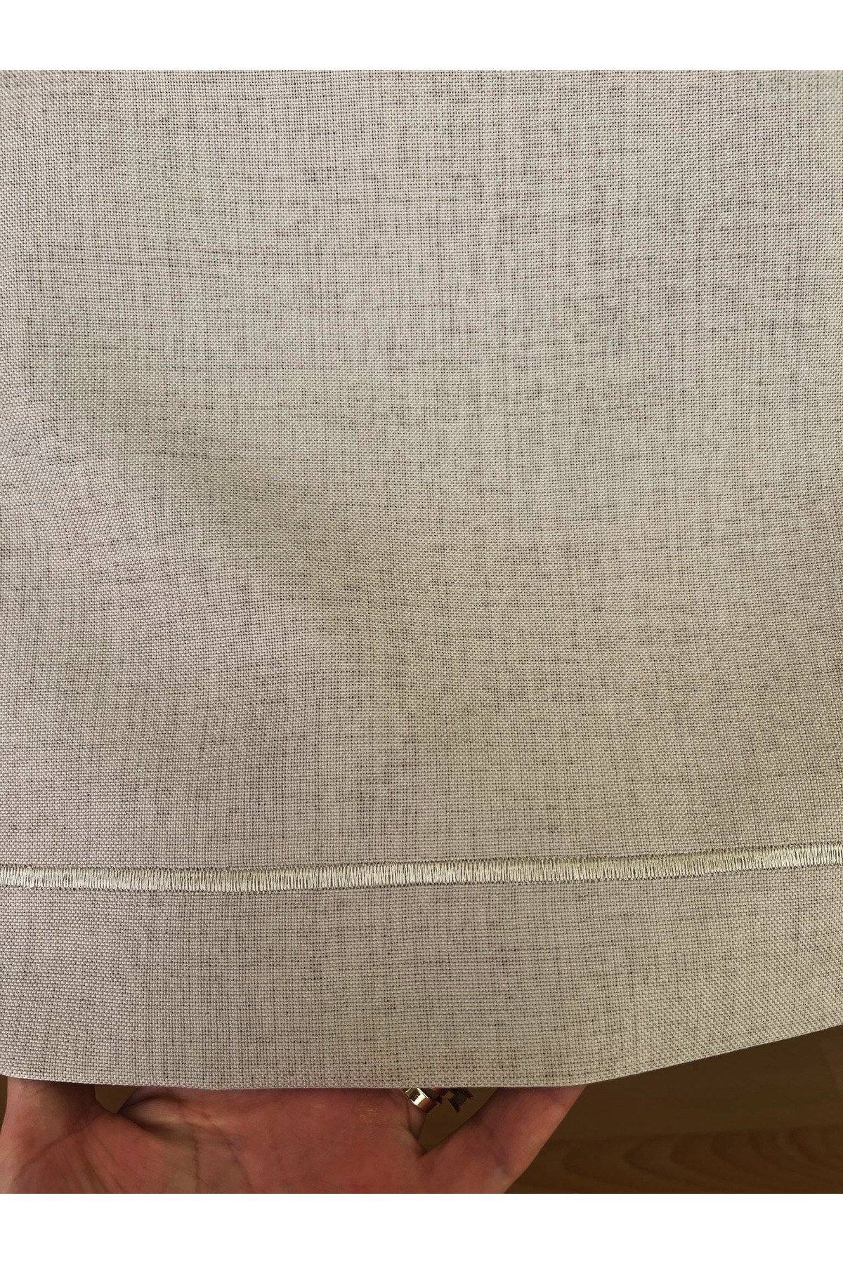Piko Sarma Detaylı Polyester Keten Dertsiz Masa Örtüsü Kapuçino