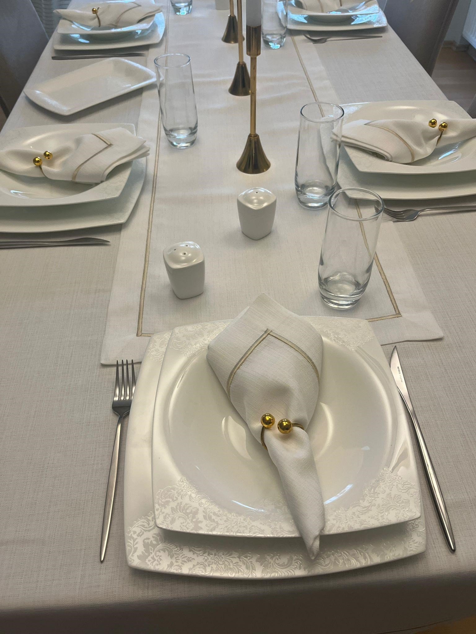 Piko Sarma Gold Detaylı Polyester Keten Dertsiz Masa Örtüsü Kırık Beyaz