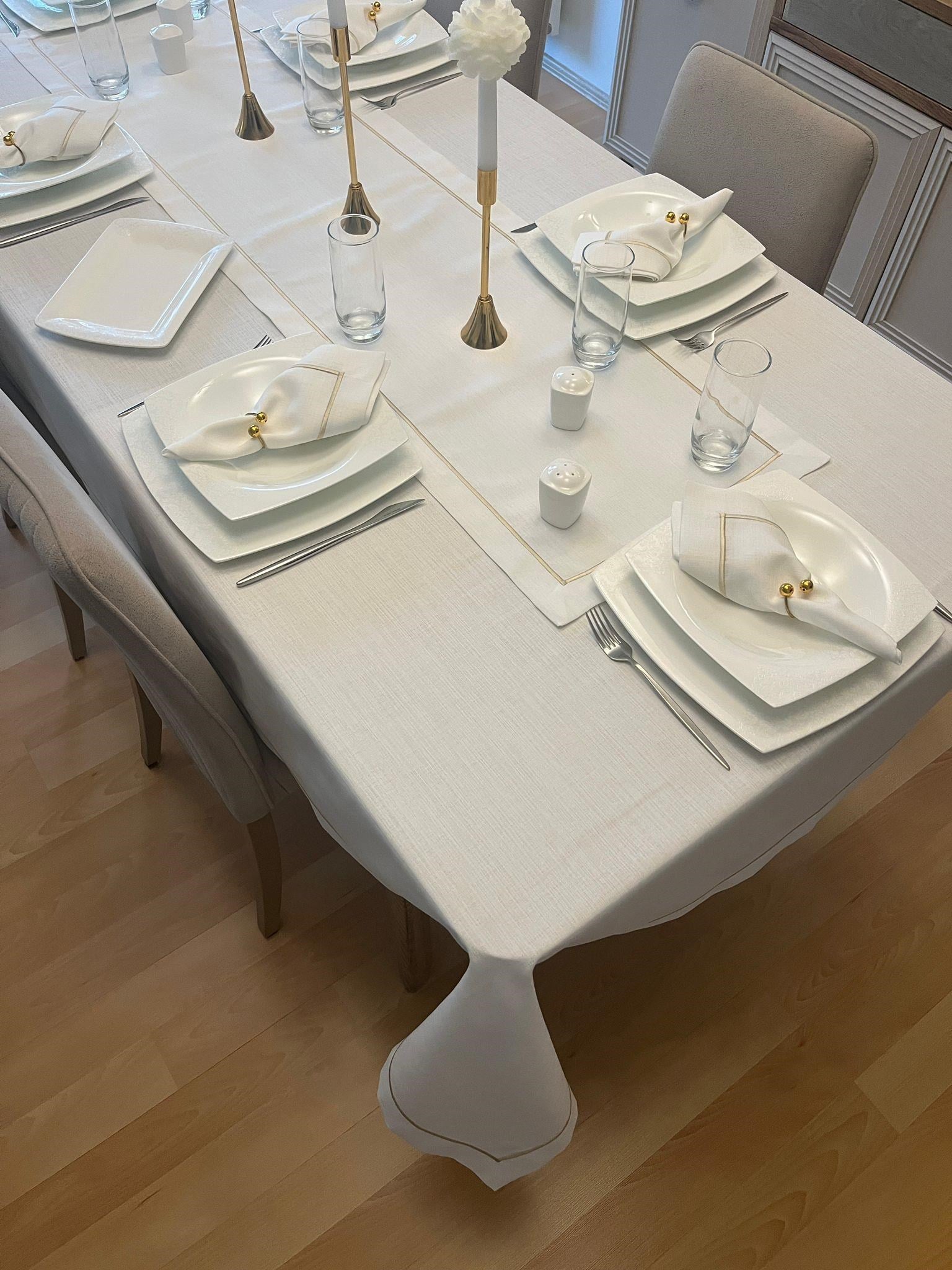 Piko Sarma Gold Detaylı Polyester Keten Dertsiz Masa Örtüsü Kırık Beyaz