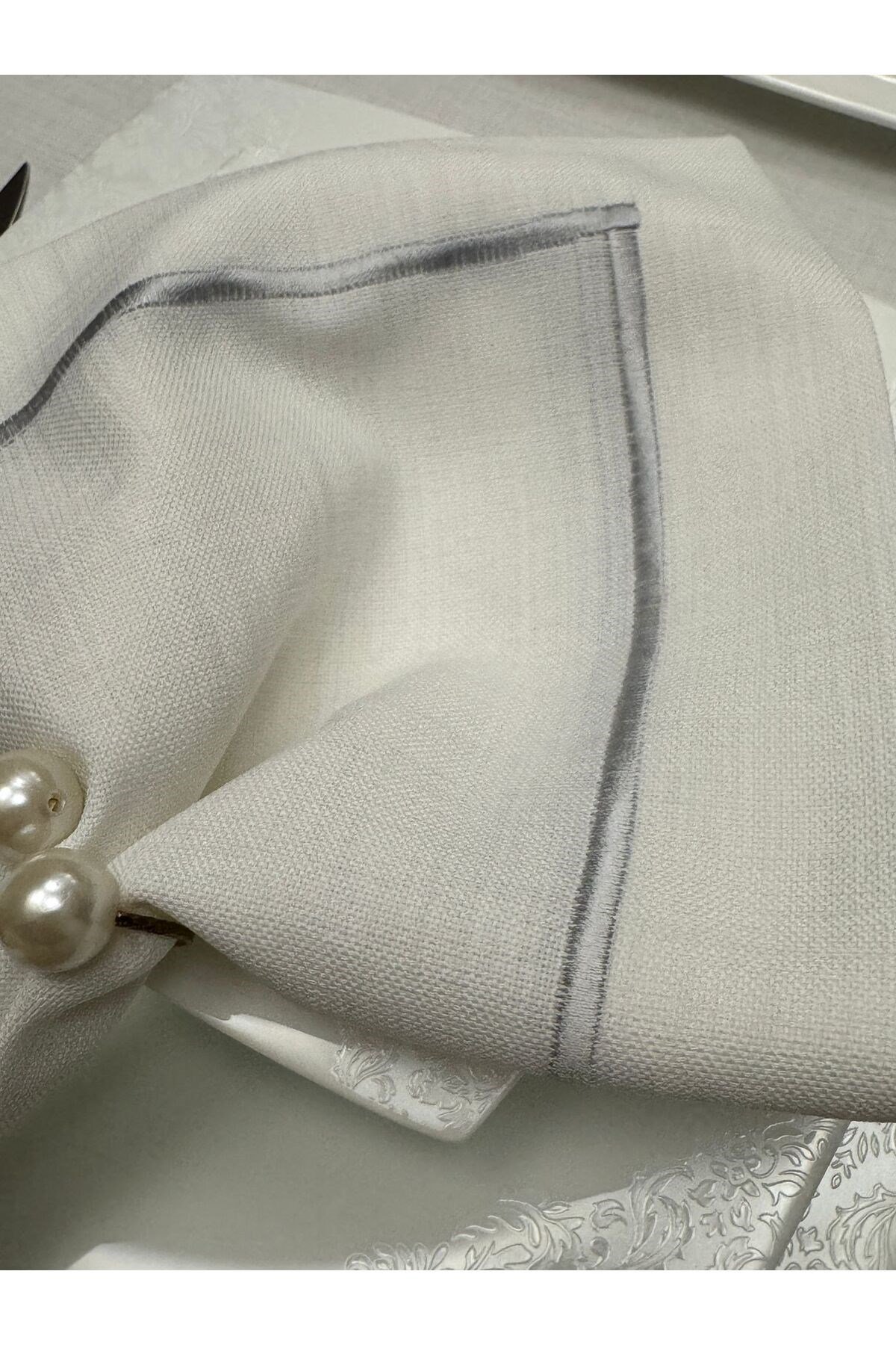 Piko Sarma Gümüş İp Detaylı Polyester Keten Dertsiz Sunum Peçetesi Kırk Beyaz 40 x 40 - 6 Adet