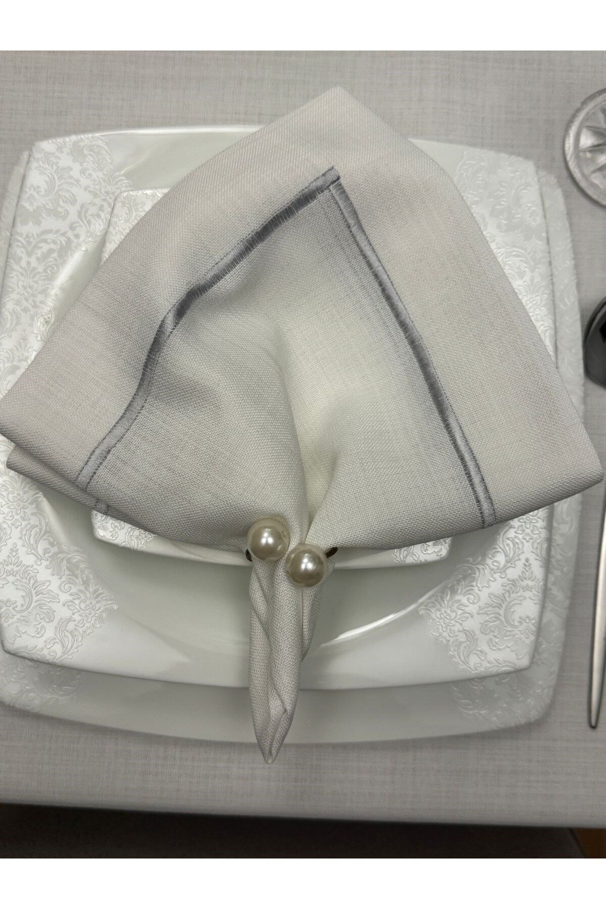 Piko Sarma Gümüş İp Detaylı Polyester Keten Dertsiz Sunum Peçetesi Kırk Beyaz 40 x 40 - 6 Adet