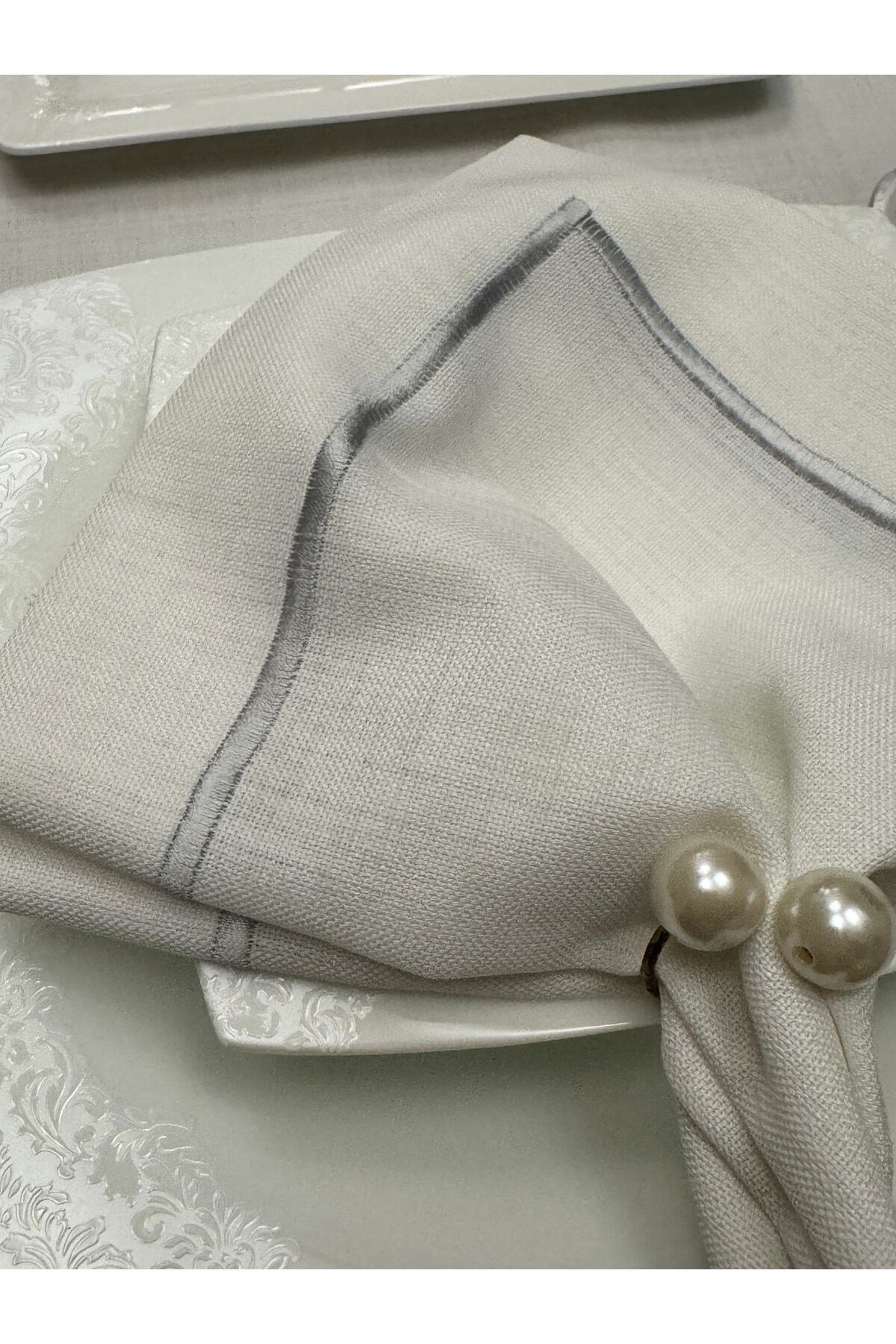 Piko Sarma Gümüş İp Detaylı Polyester Keten Dertsiz Sunum Peçetesi Kırk Beyaz 40 x 40 - 6 Adet