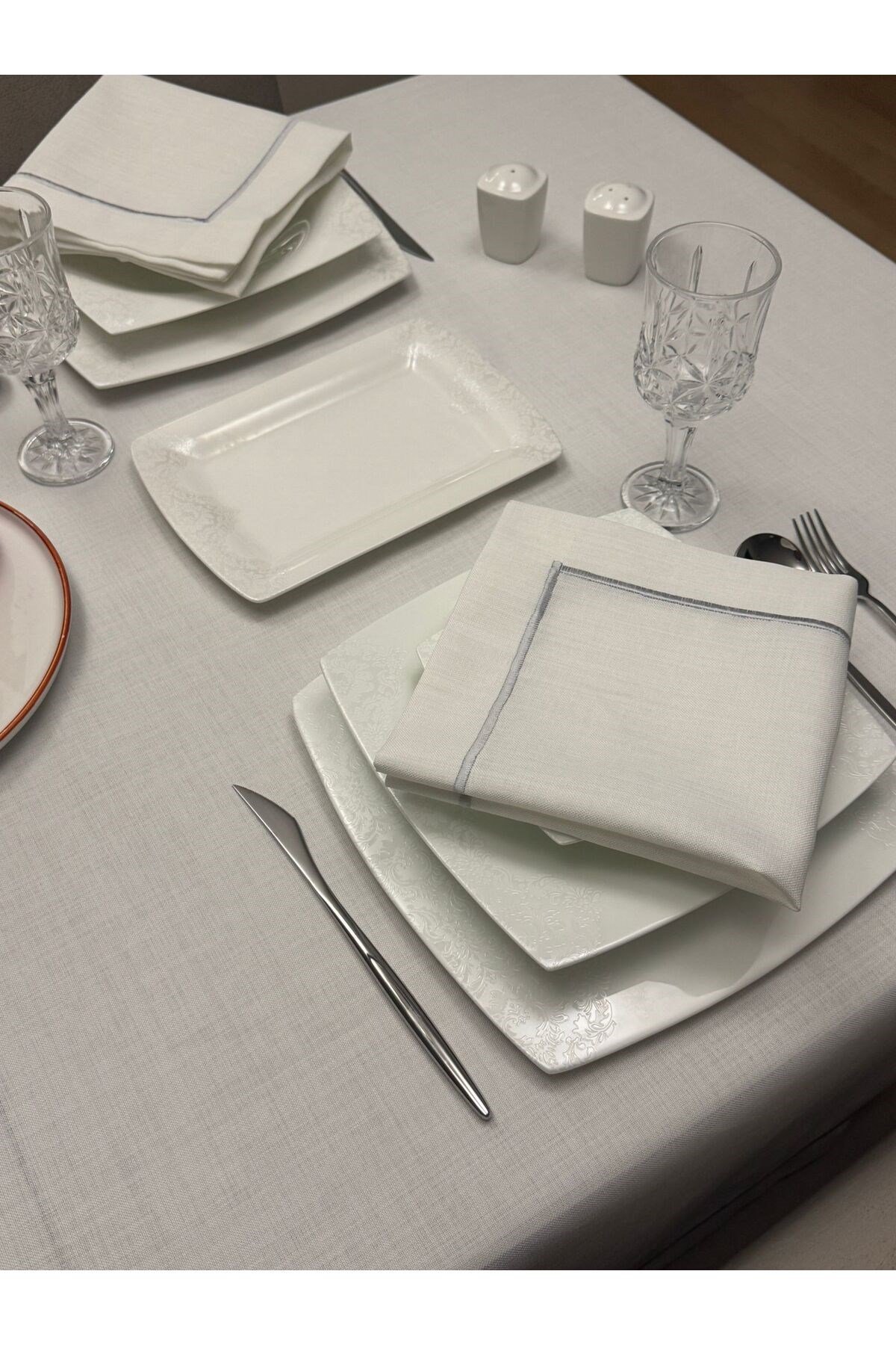 Piko Sarma Gümüş İp Detaylı Polyester Keten Dertsiz Sunum Peçetesi Kırk Beyaz 40 x 40 - 6 Adet