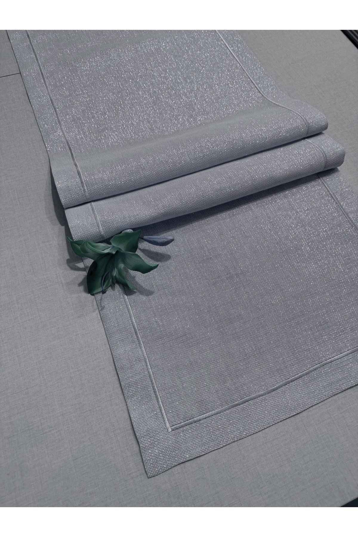 Polyester Keten Çeyiz Piko Sarma Detaylı Runner 40 x 160 - 1 Adet - Gümüş Simli