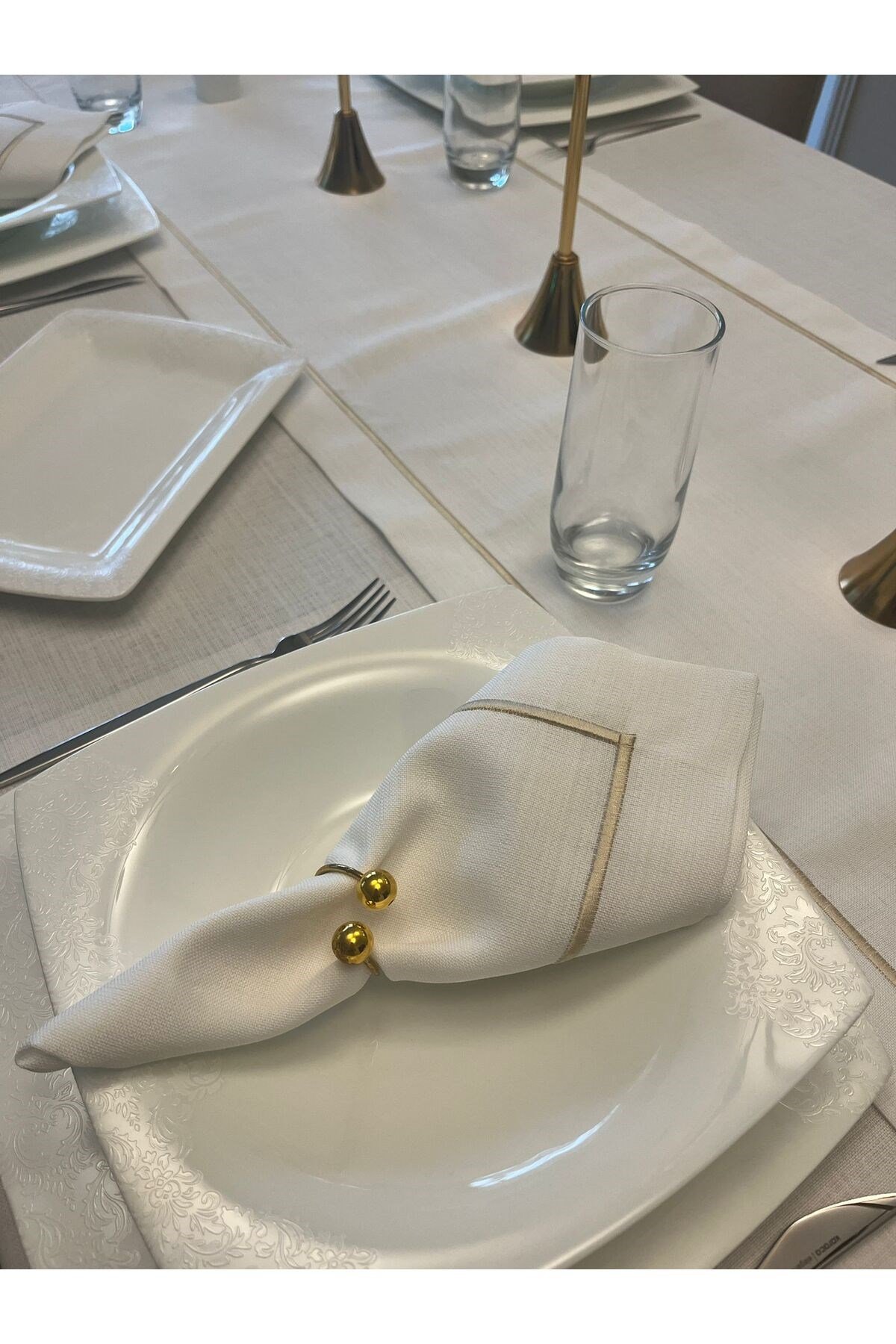 Polyester Keten Gold Piko Detaylı Kırık Beyaz Dertsiz Masa Örtüsü + 6 Peçete
