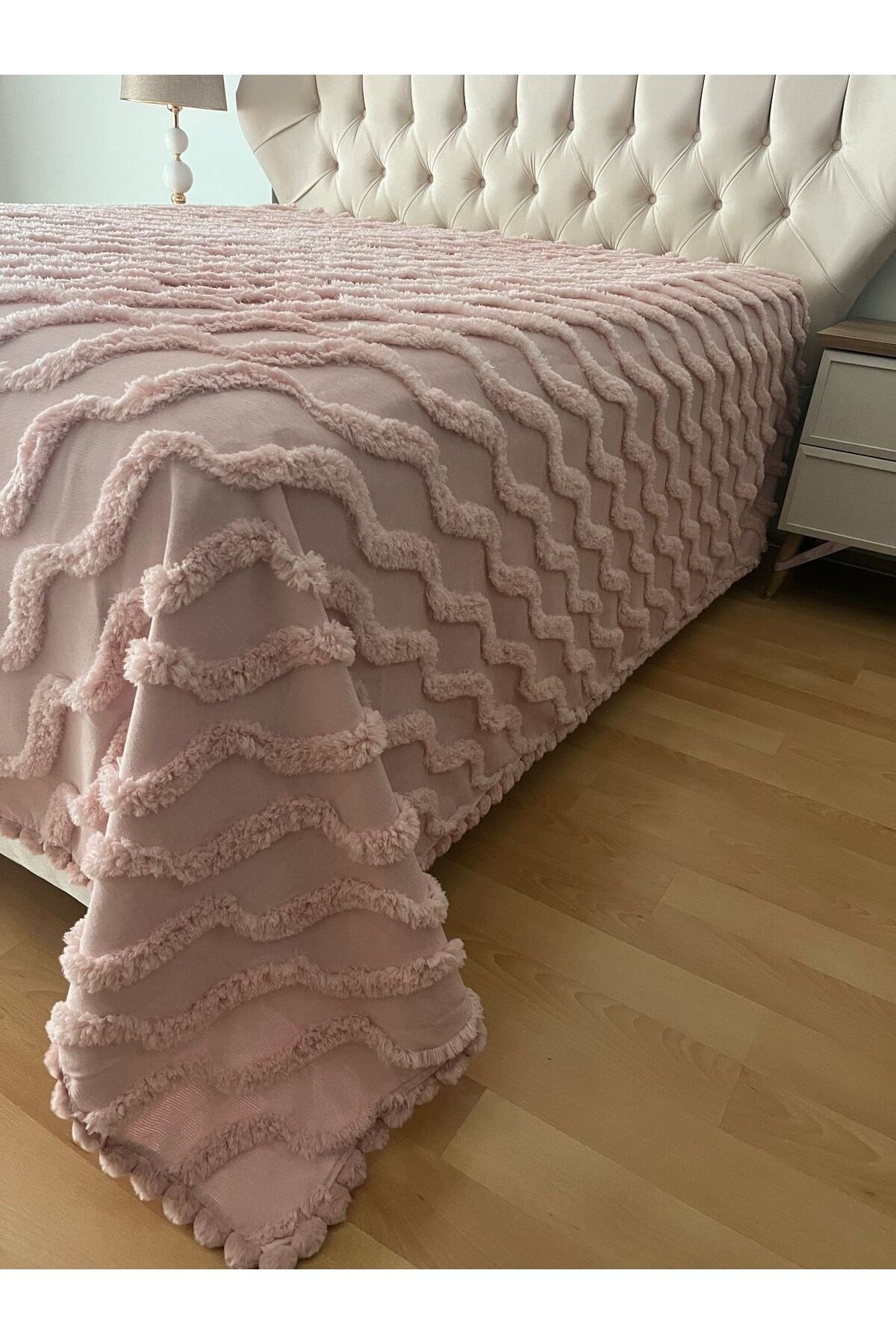 Ponpon Detaylı Çift Kişilik Pamuklu Yatak Örtüsü Pike 240 x 260 - 1 Adet